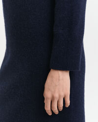 Robe col roulé avec finitions à chevrons