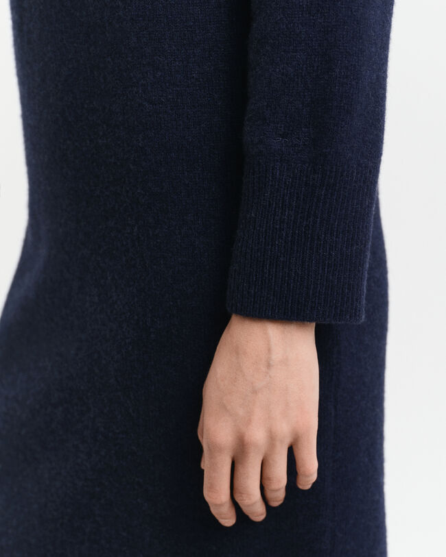 Robe col roulé avec finitions à chevrons