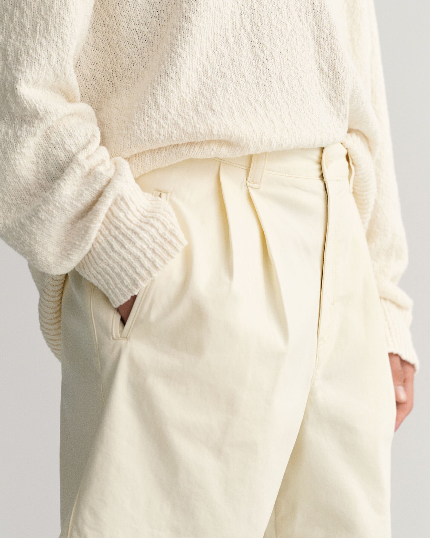 Short relaxed fit pliss&eacute;