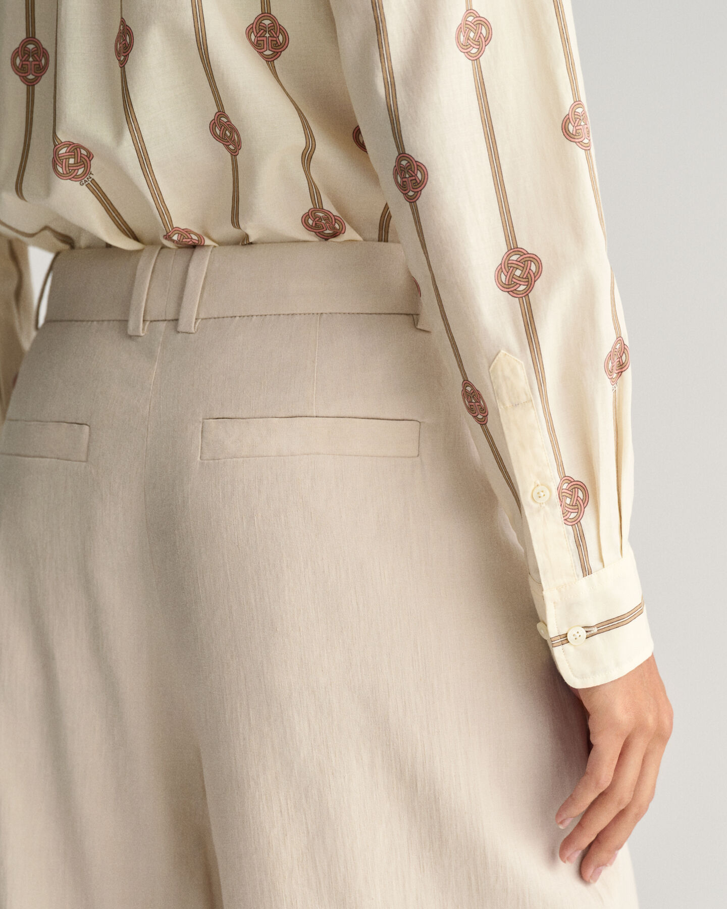 Chemise regular fit en voile de coton &agrave; rayures Monogram