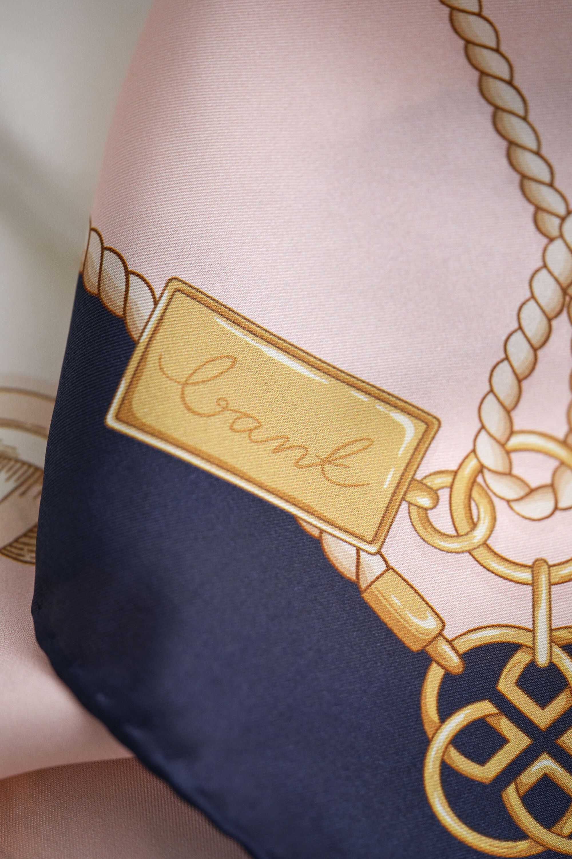 Foulard en soie à motif chaîne