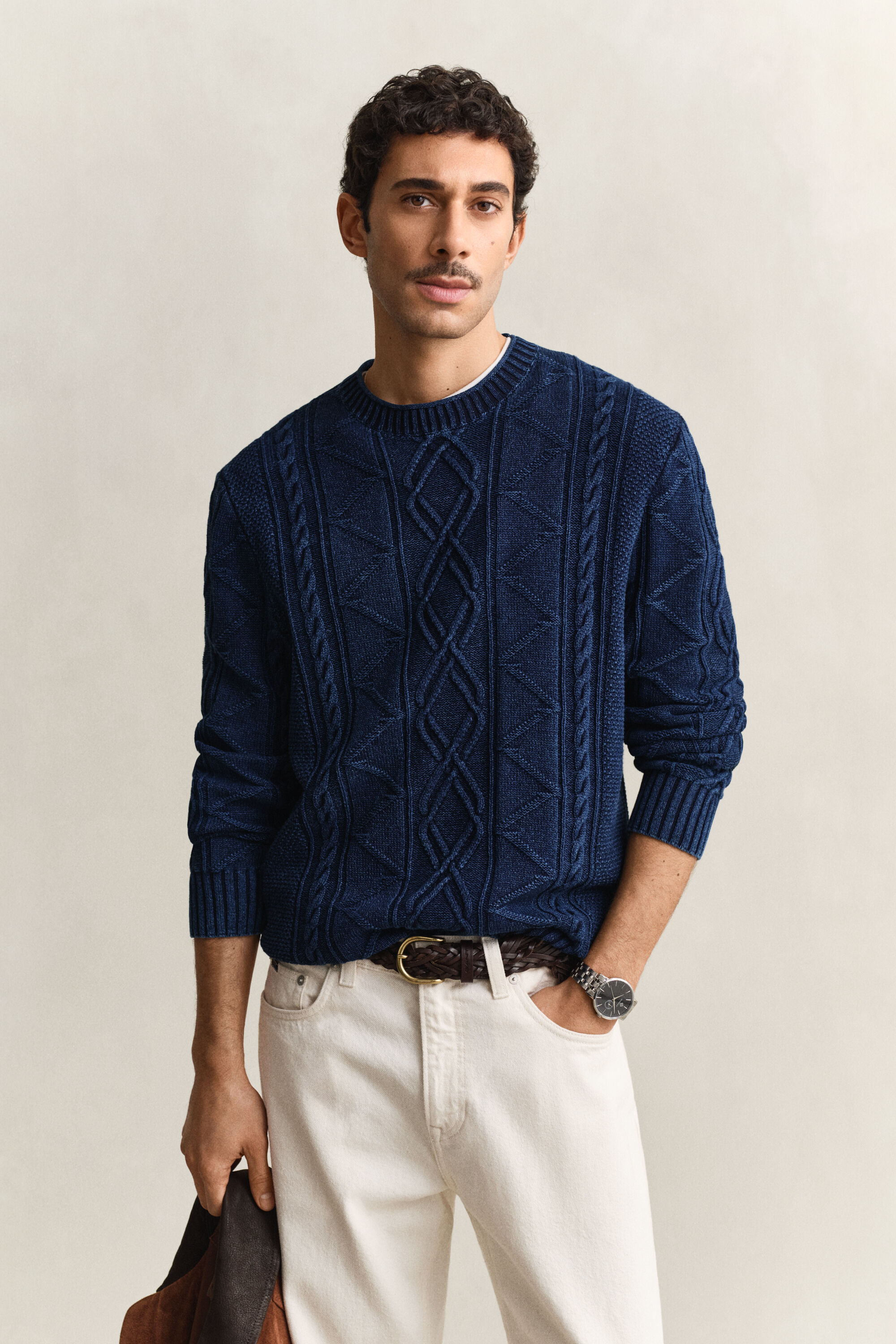Pull en maille torsadée indigo