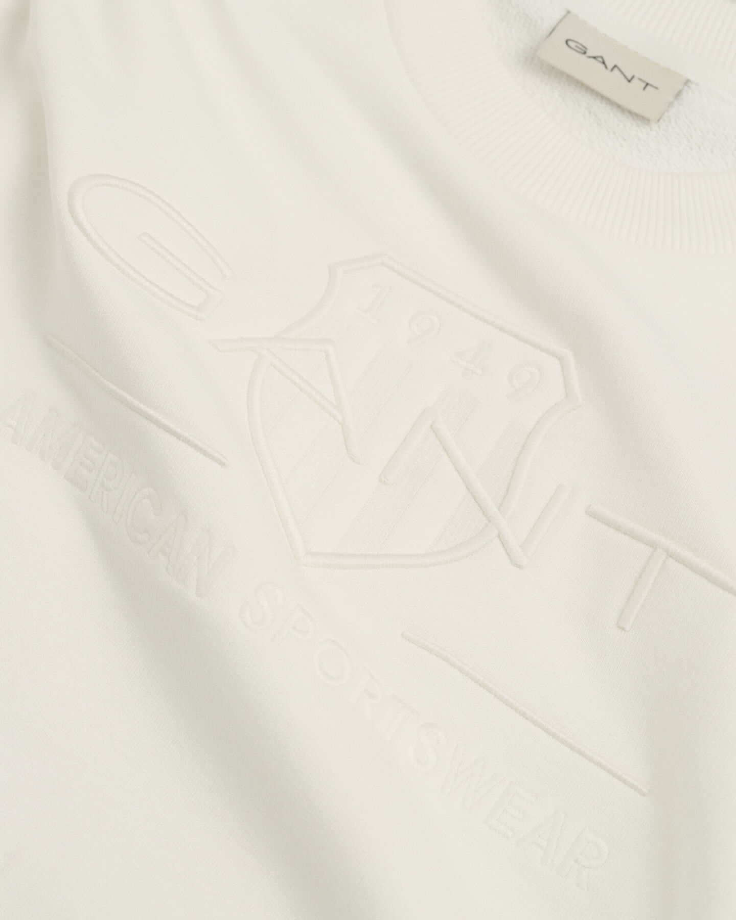 Sweat-shirt ras du cou avec écusson ton sur ton