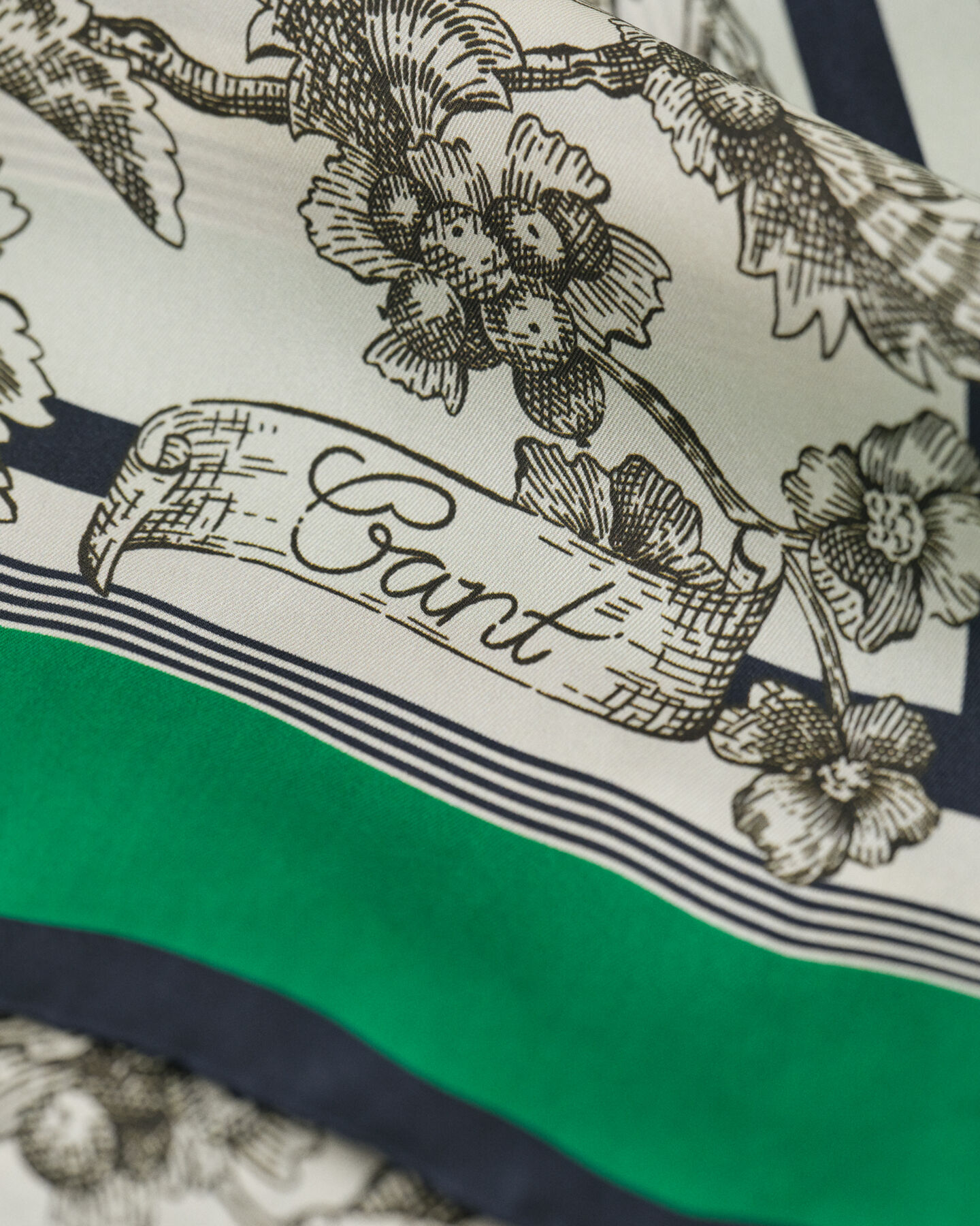 Foulard en soie à imprimé arbres