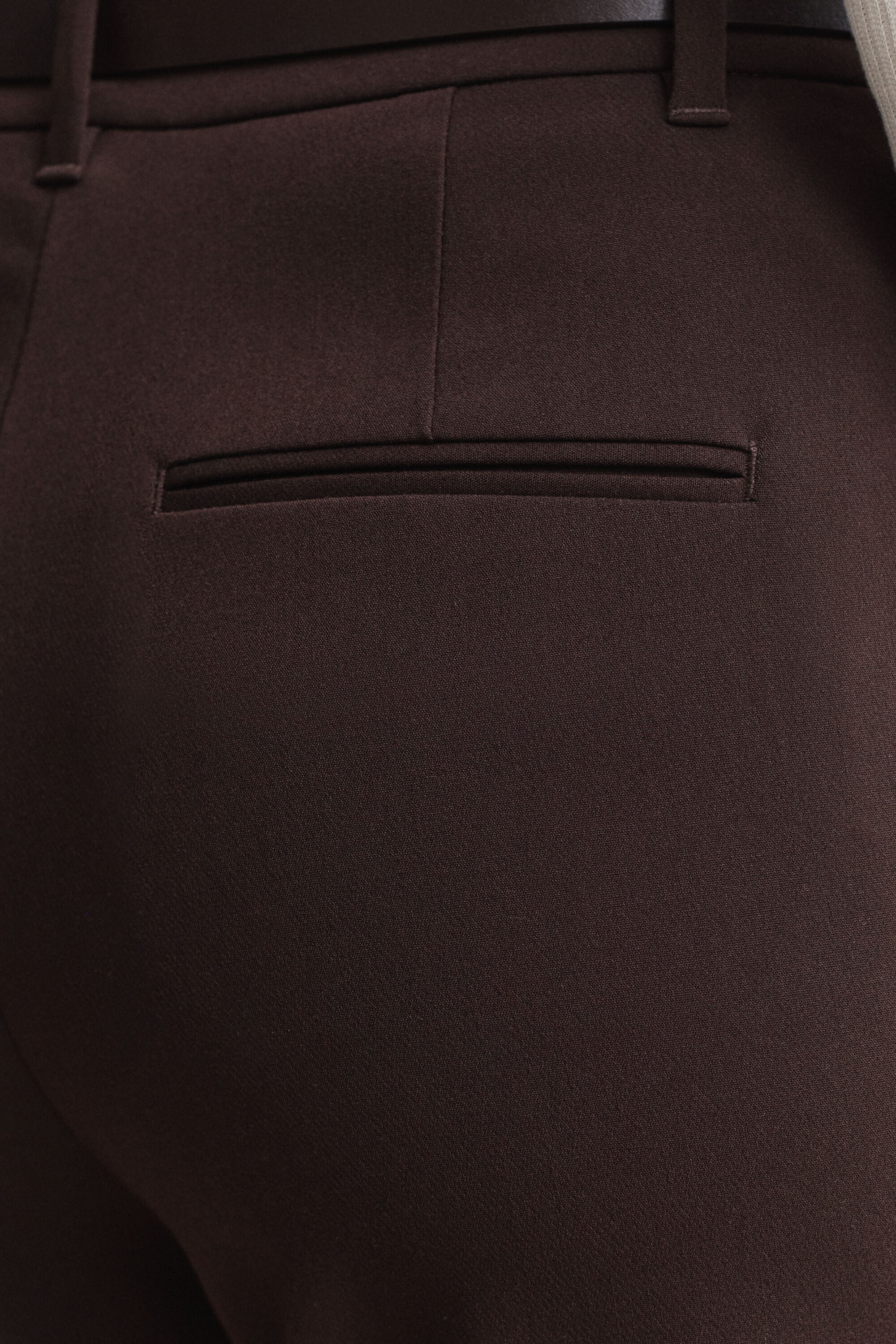 Pantalon coupe slim évasé