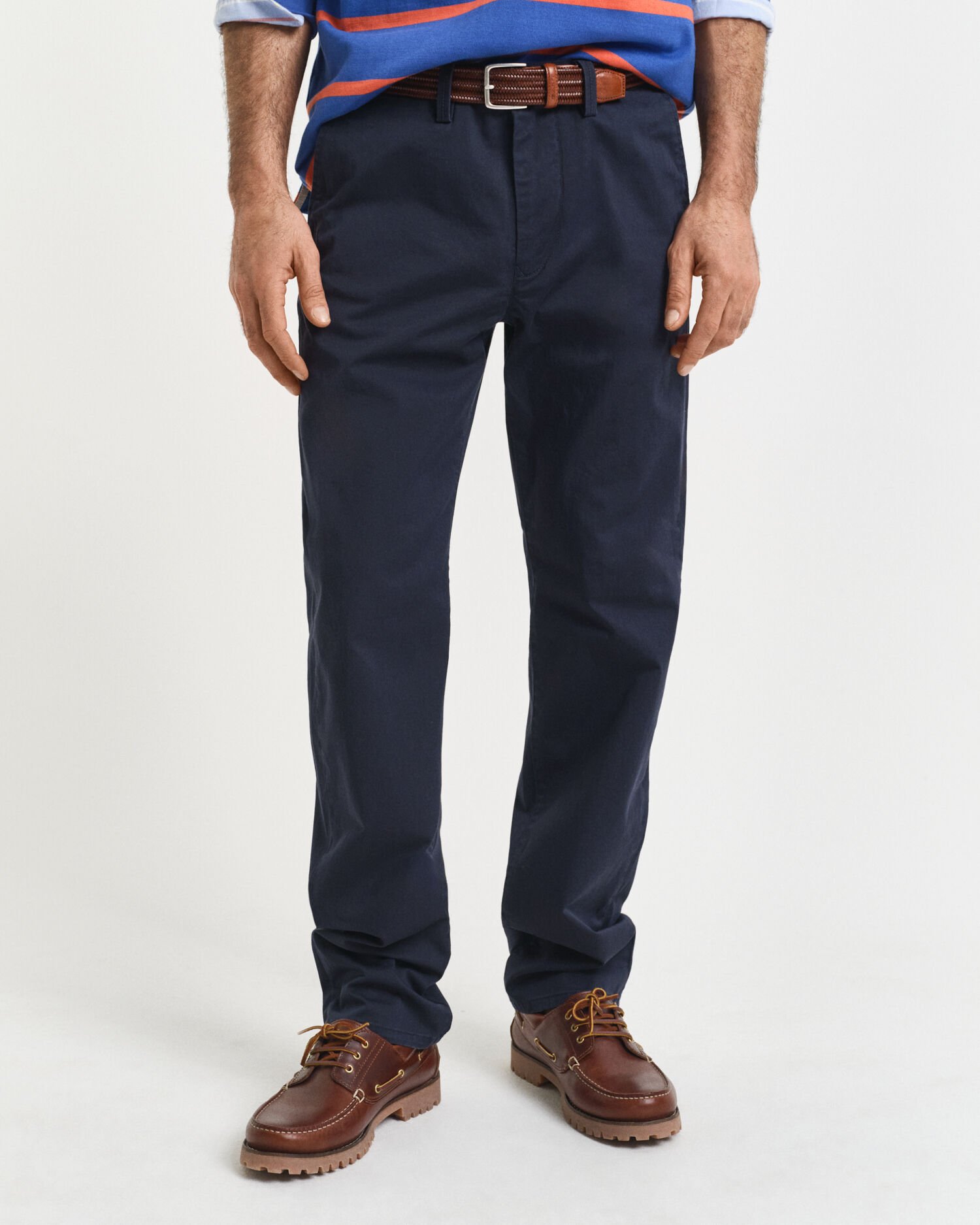 Pantalon chino coupe regular en sergé