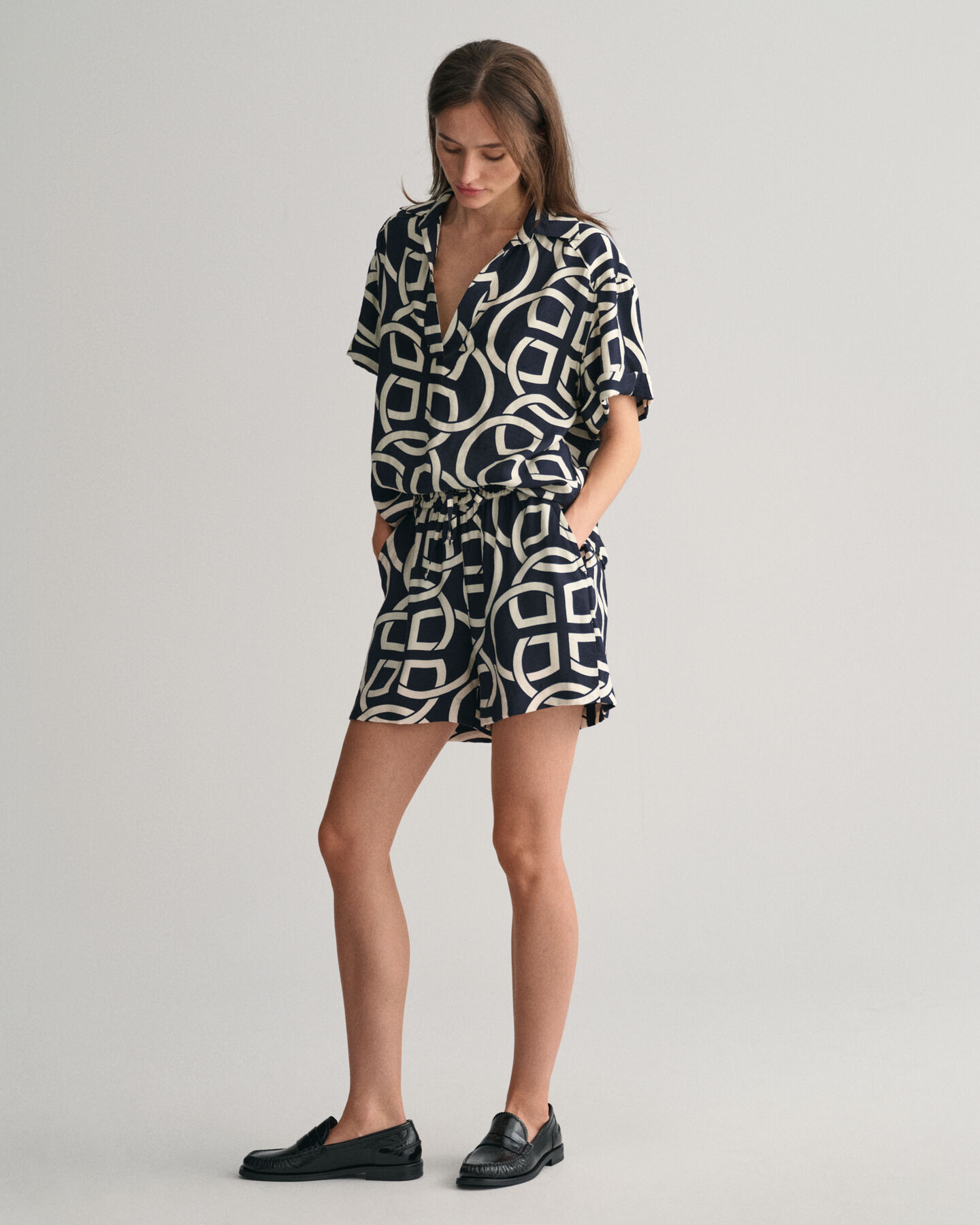 Short relaxed fit &agrave; imprim&eacute; Monogram Pull-On