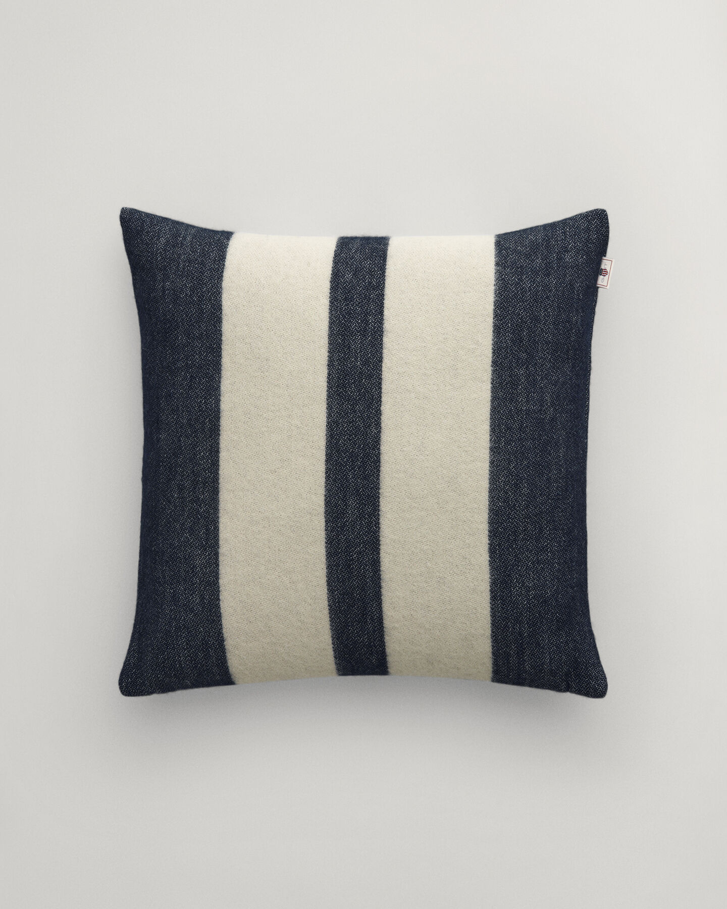 Housse de coussin en laine rayée