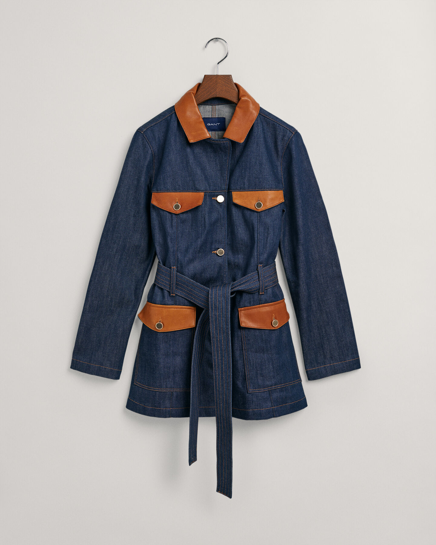 Veste en denim avec finitions en cuir