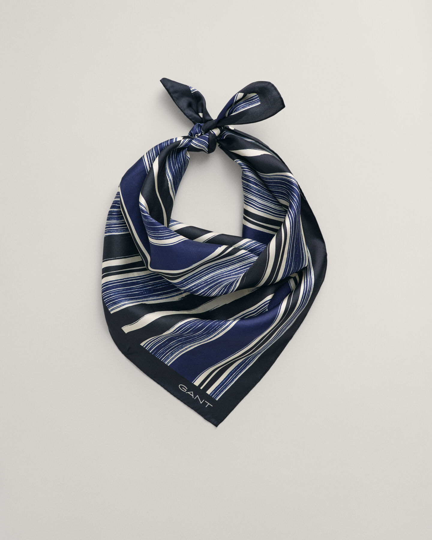 Foulard en soie à rayures peintes