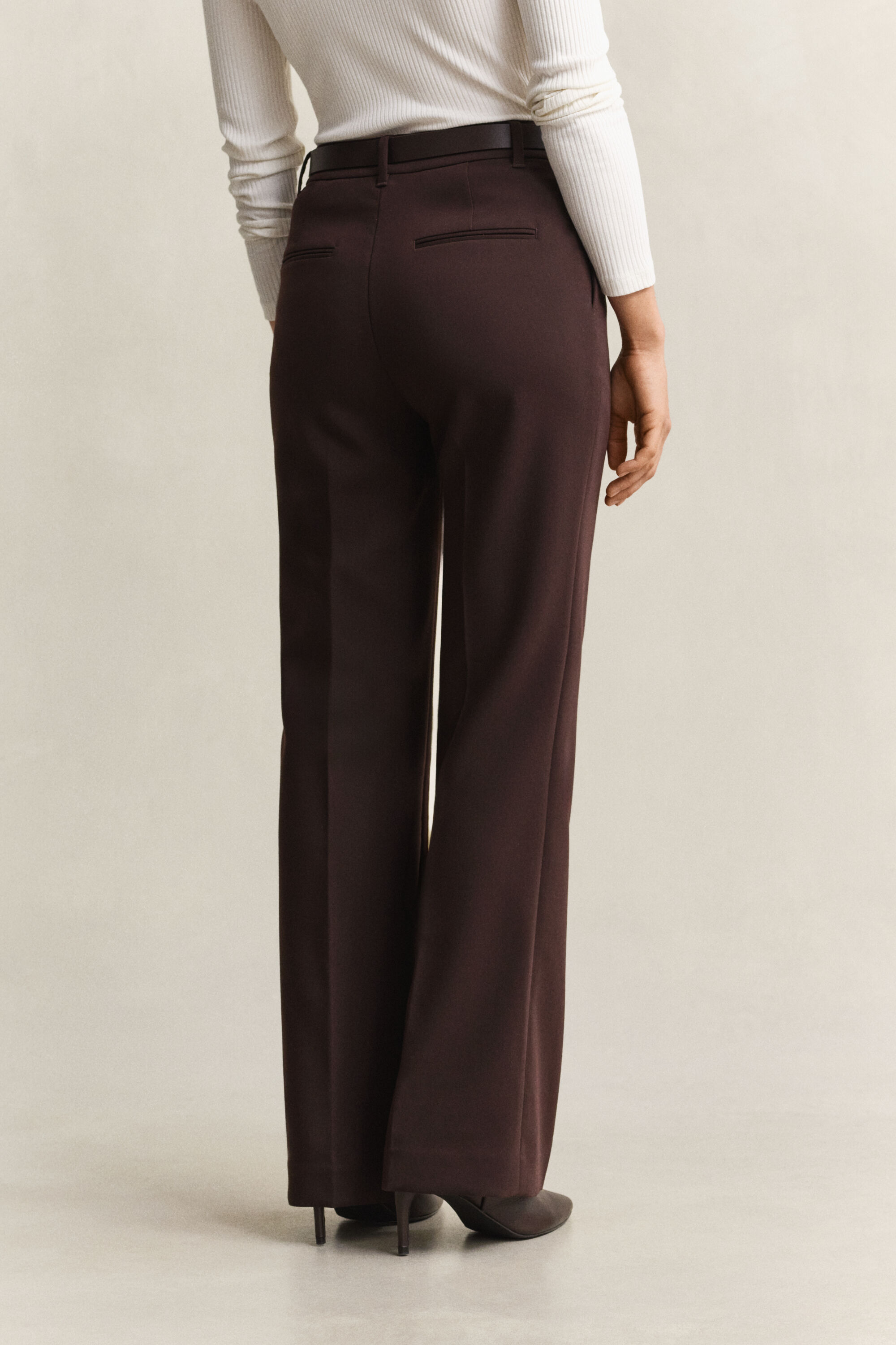 Pantalon coupe slim évasé