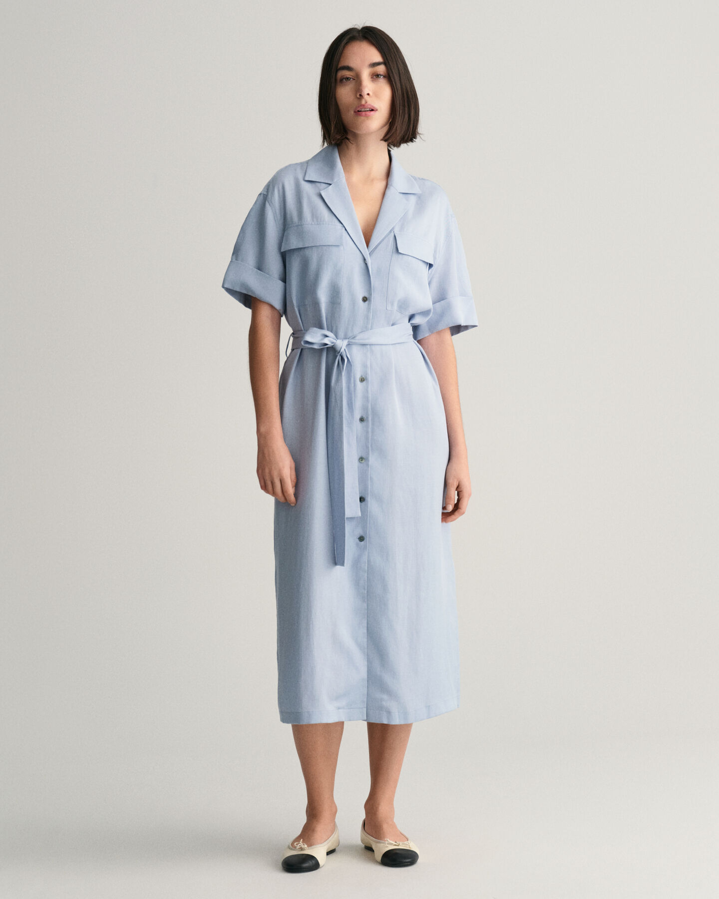 Robe-chemise &agrave; manches courtes avec poches