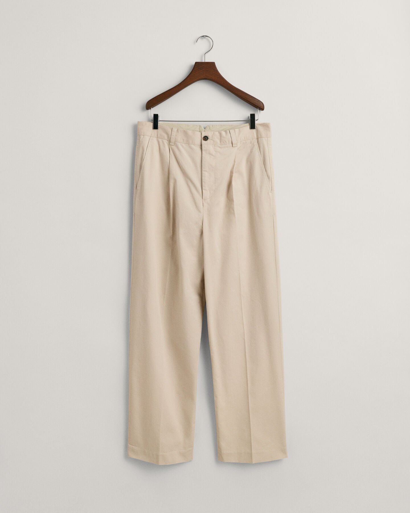 Pantalon chino relaxed fit en coton bross&eacute;
