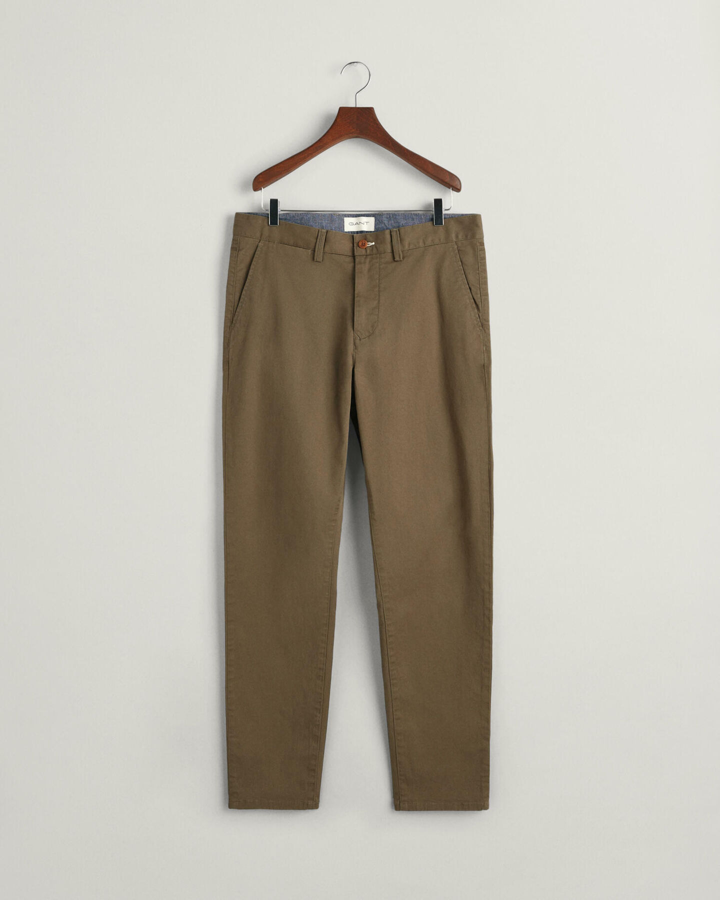 Pantalon chino coupe fuselée en sergé