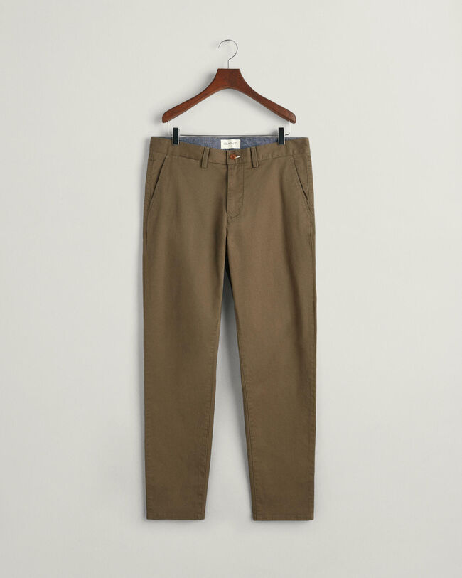 Pantalon chino coupe fuselée en sergé