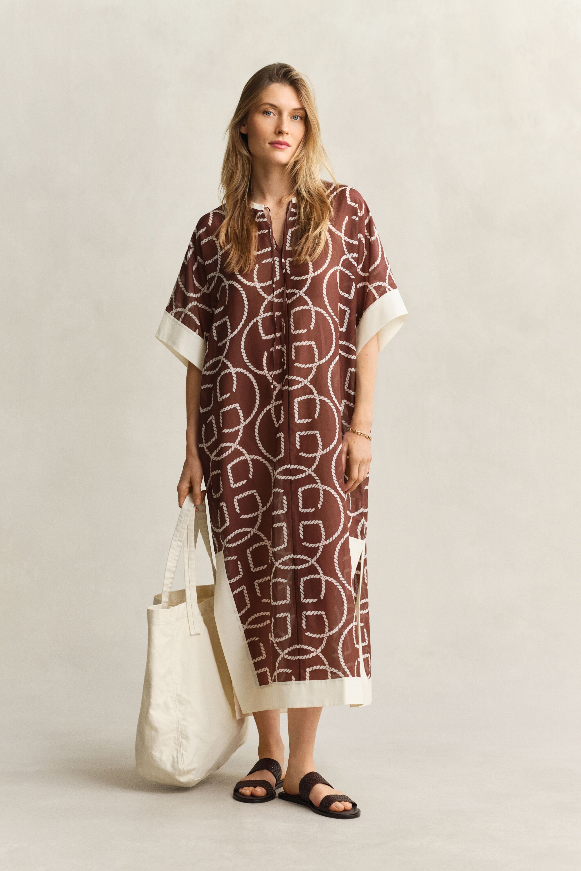 Caftan en coton et soie monogramme