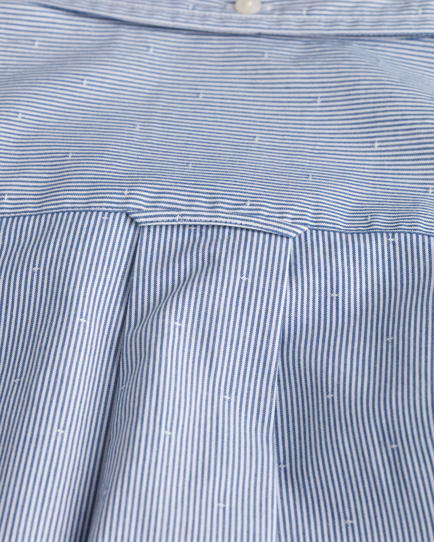 Chemise coupe regular à rayures et à pois dobby