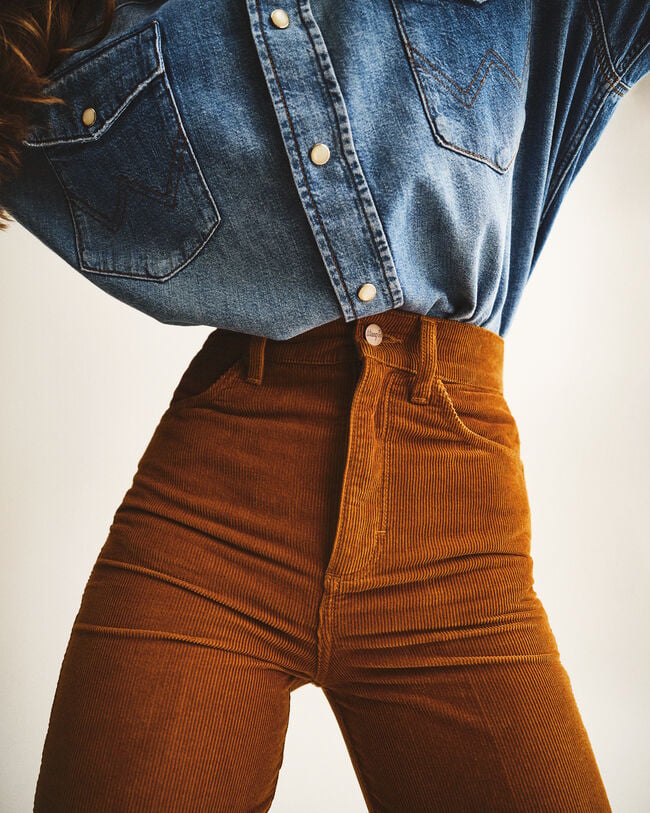 Jean Bootcut en velours côtelé Wrangler x GANT