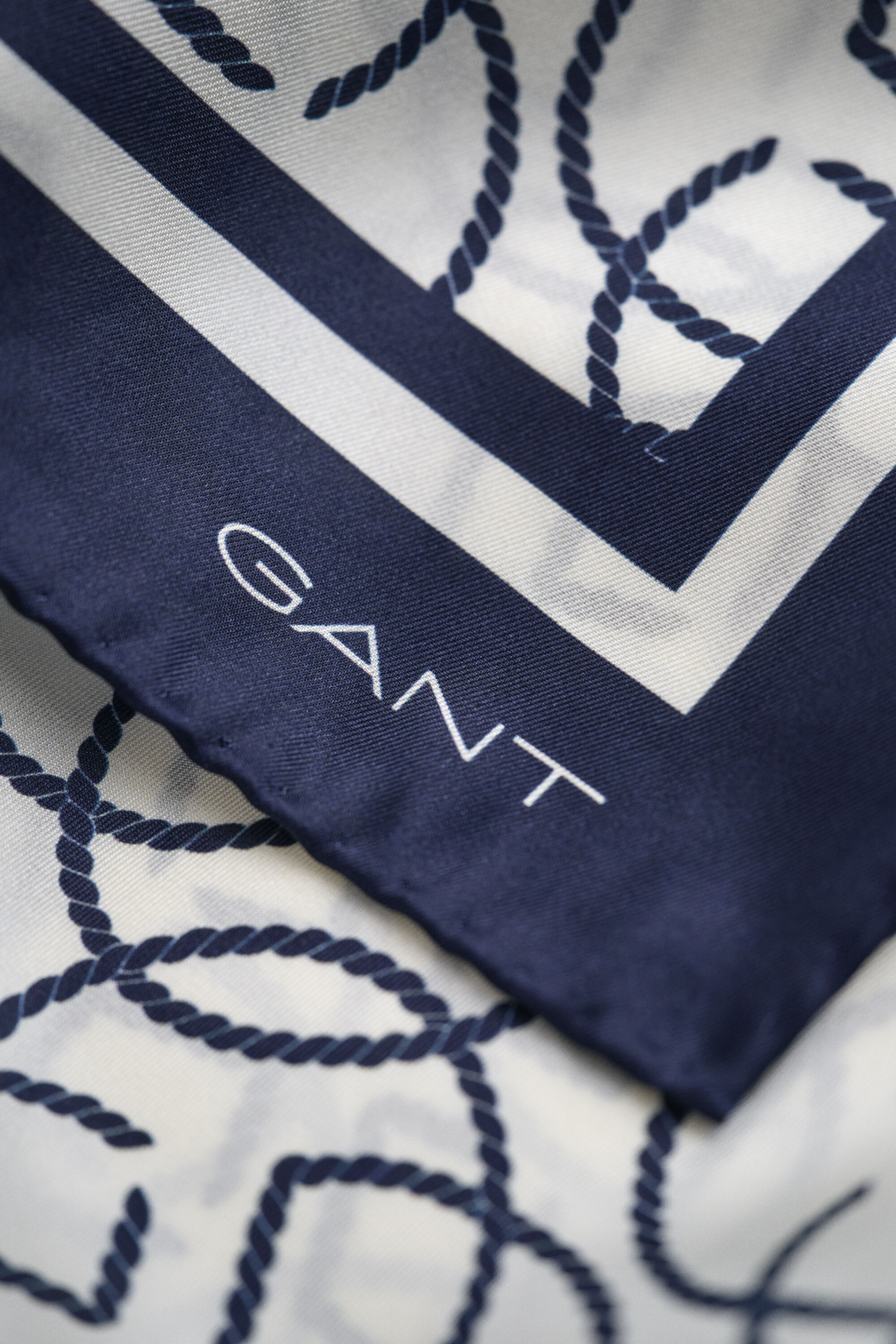 Foulard en soie avec monogramme