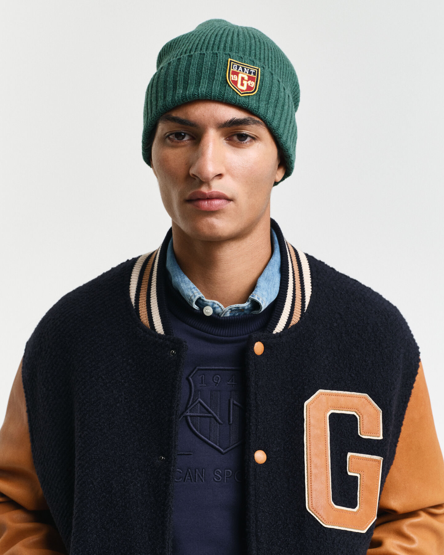 Bonnet en laine avec écusson