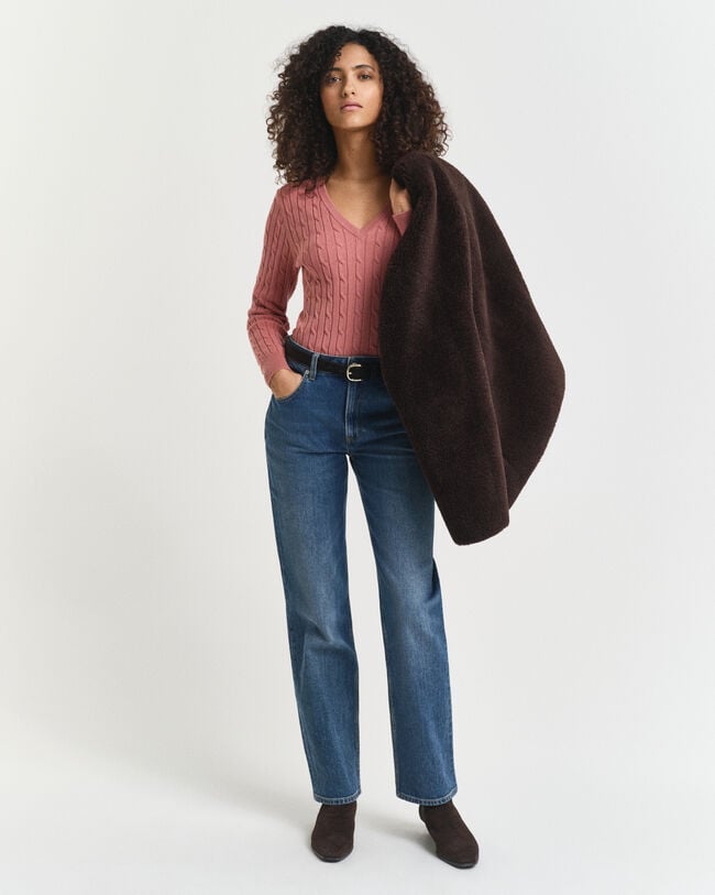 Pull col V en maille de coton stretch à torsades