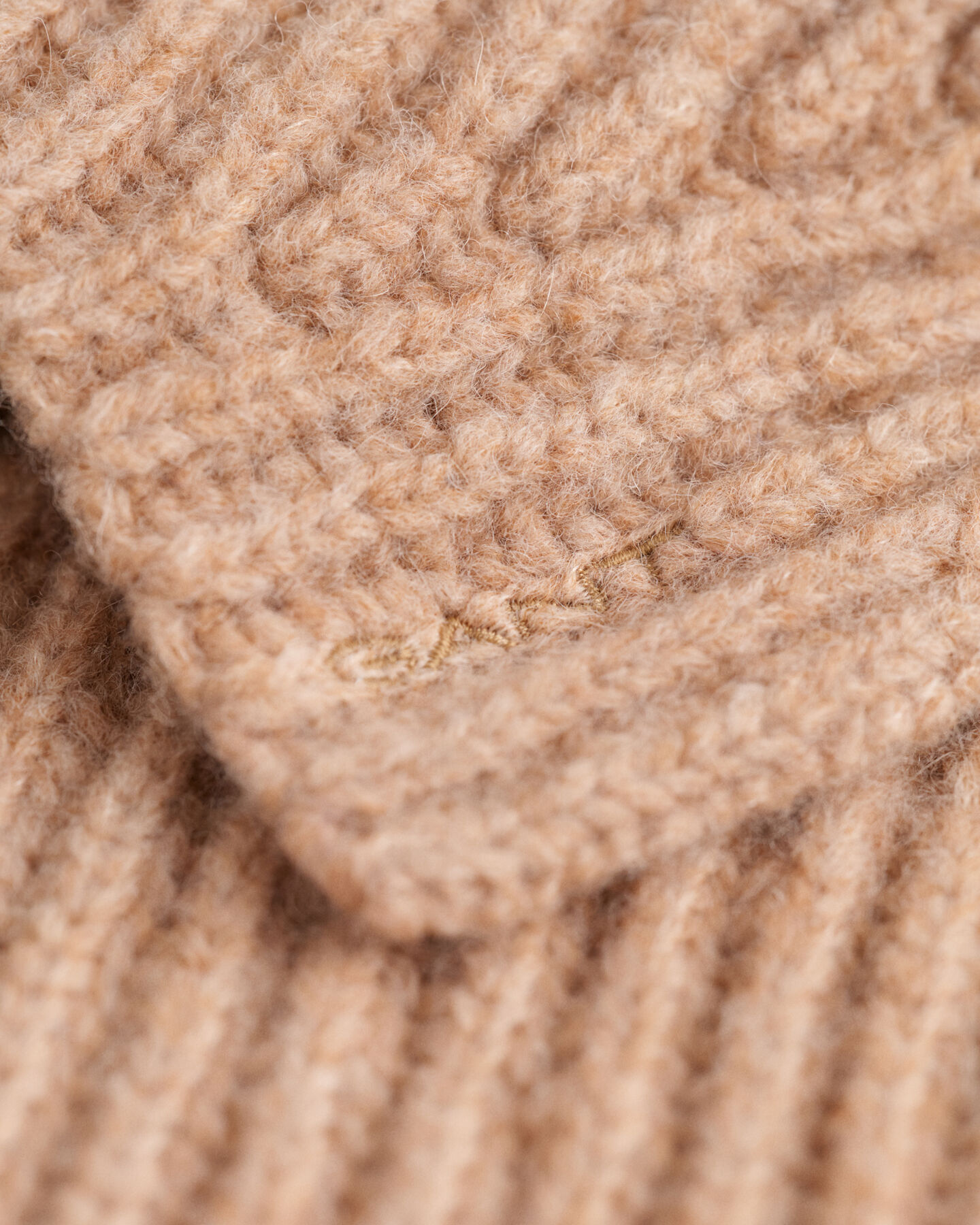 Pull sans manches en maille c&ocirc;tel&eacute;e