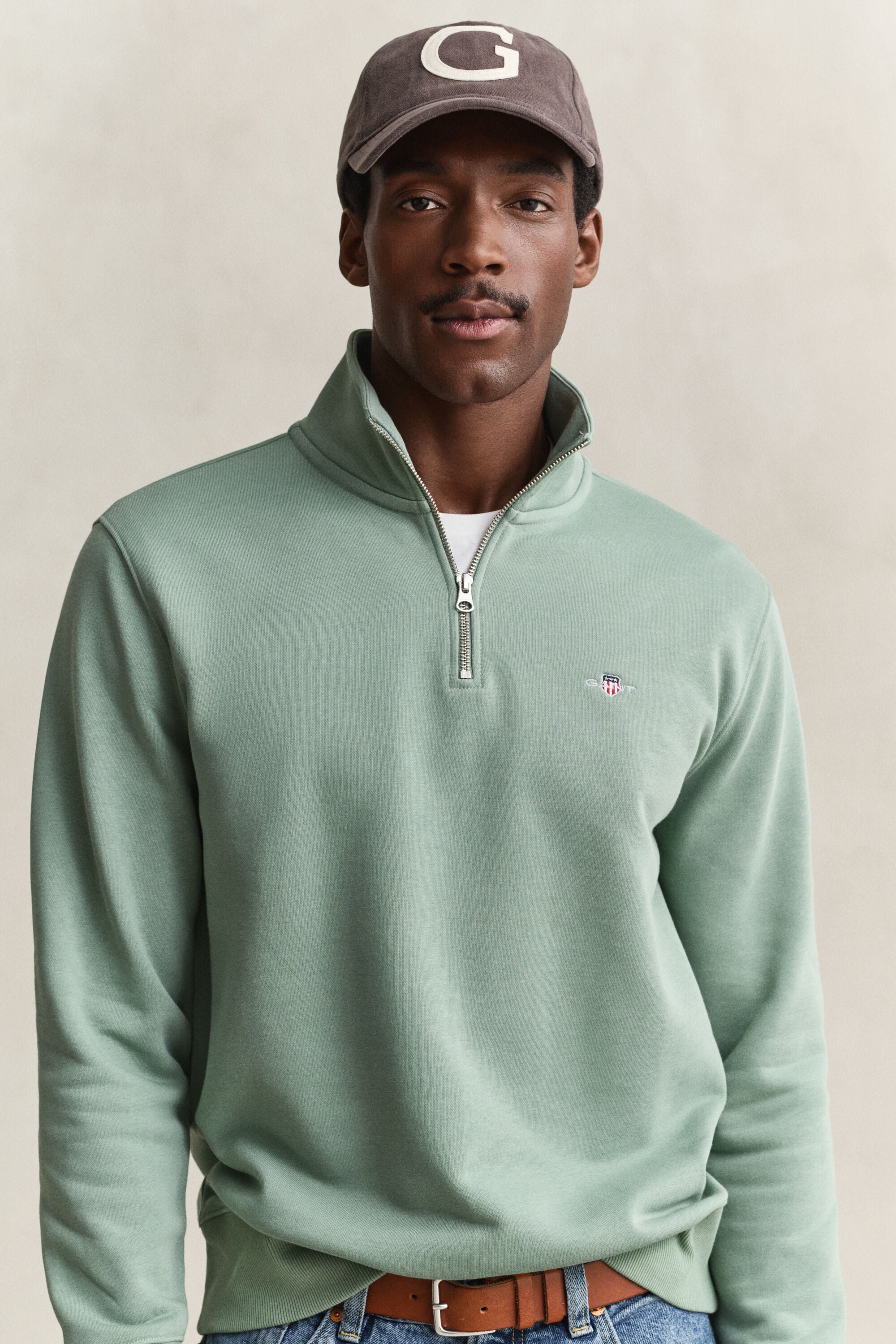 Sweat-shirt à demi-zip avec écusson
