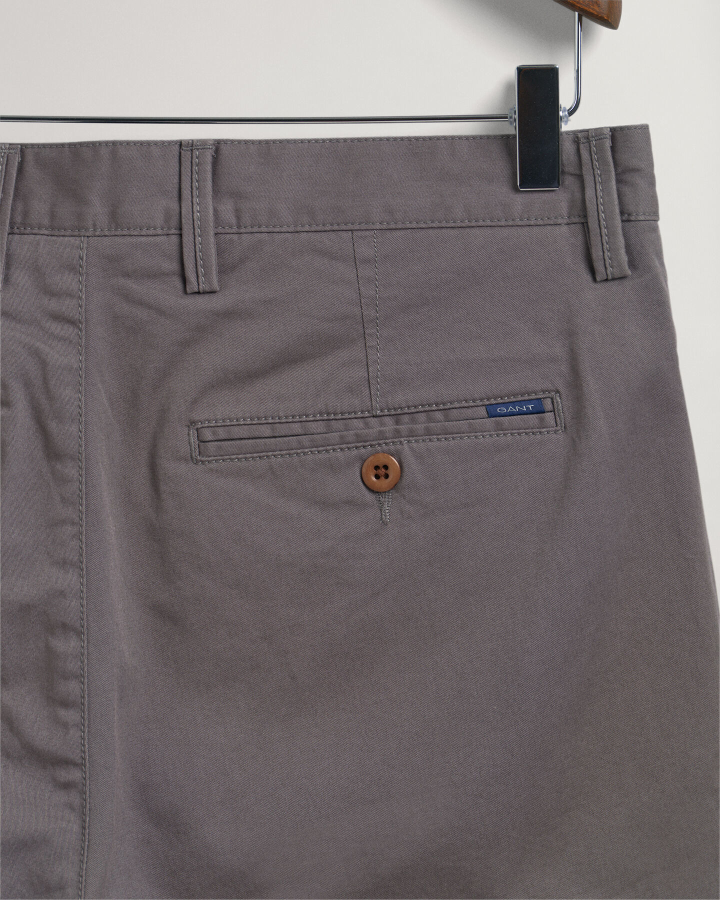 Pantalon chino regular fit en sergé Allister