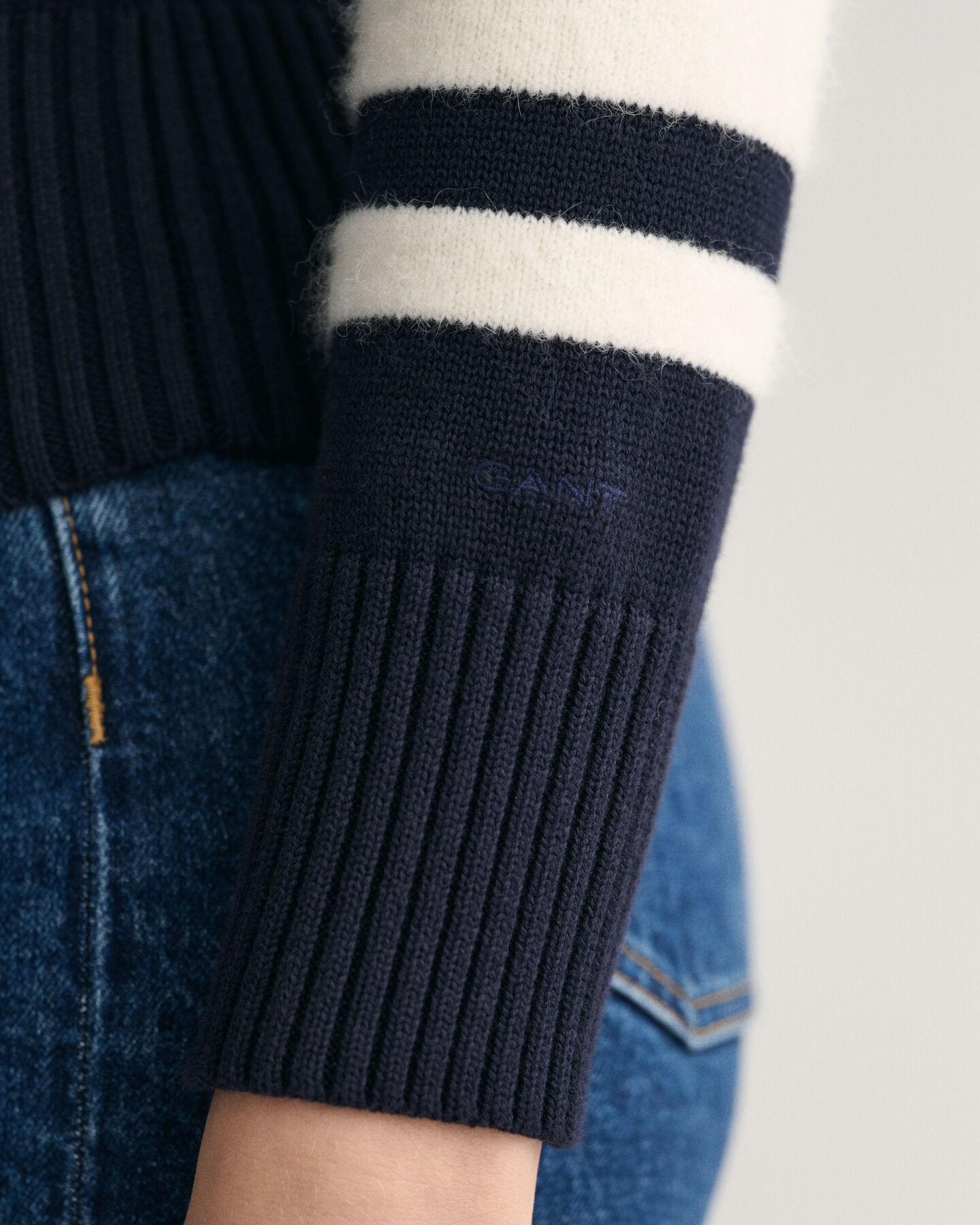 Pull ras du cou &agrave; rayures en colour-block