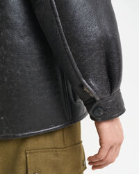 Veste en peau lainée effet vieilli