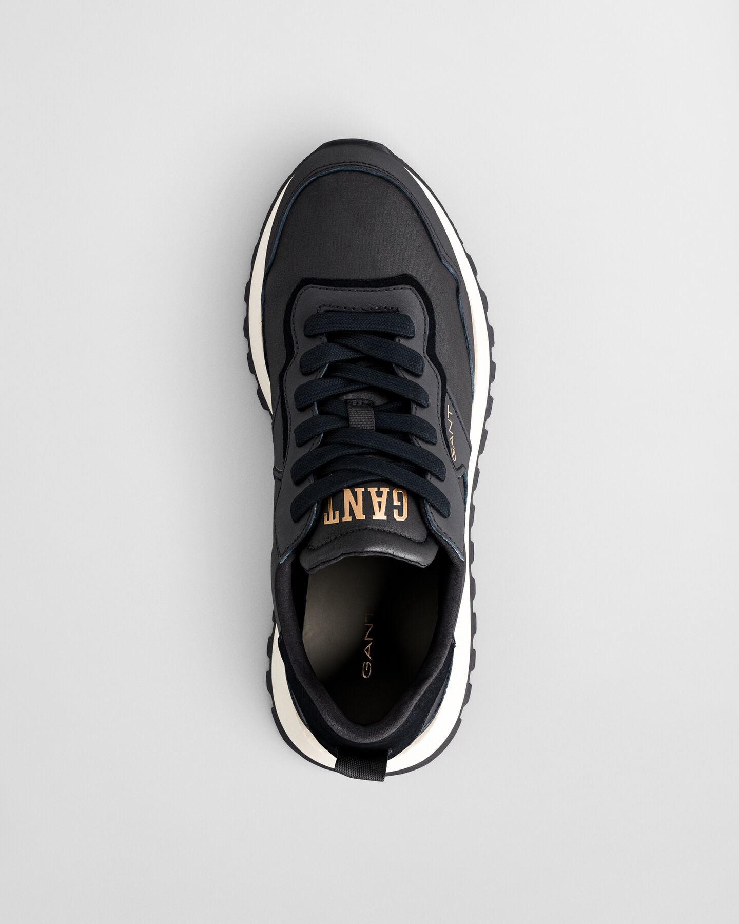 Baskets en daim et satin Caffay