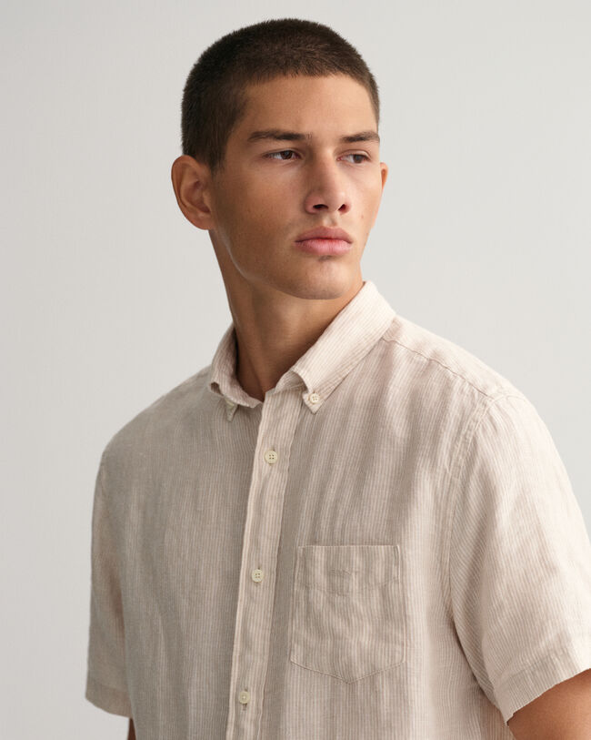 Chemise regular fit en lin &agrave; rayures et manches courtes