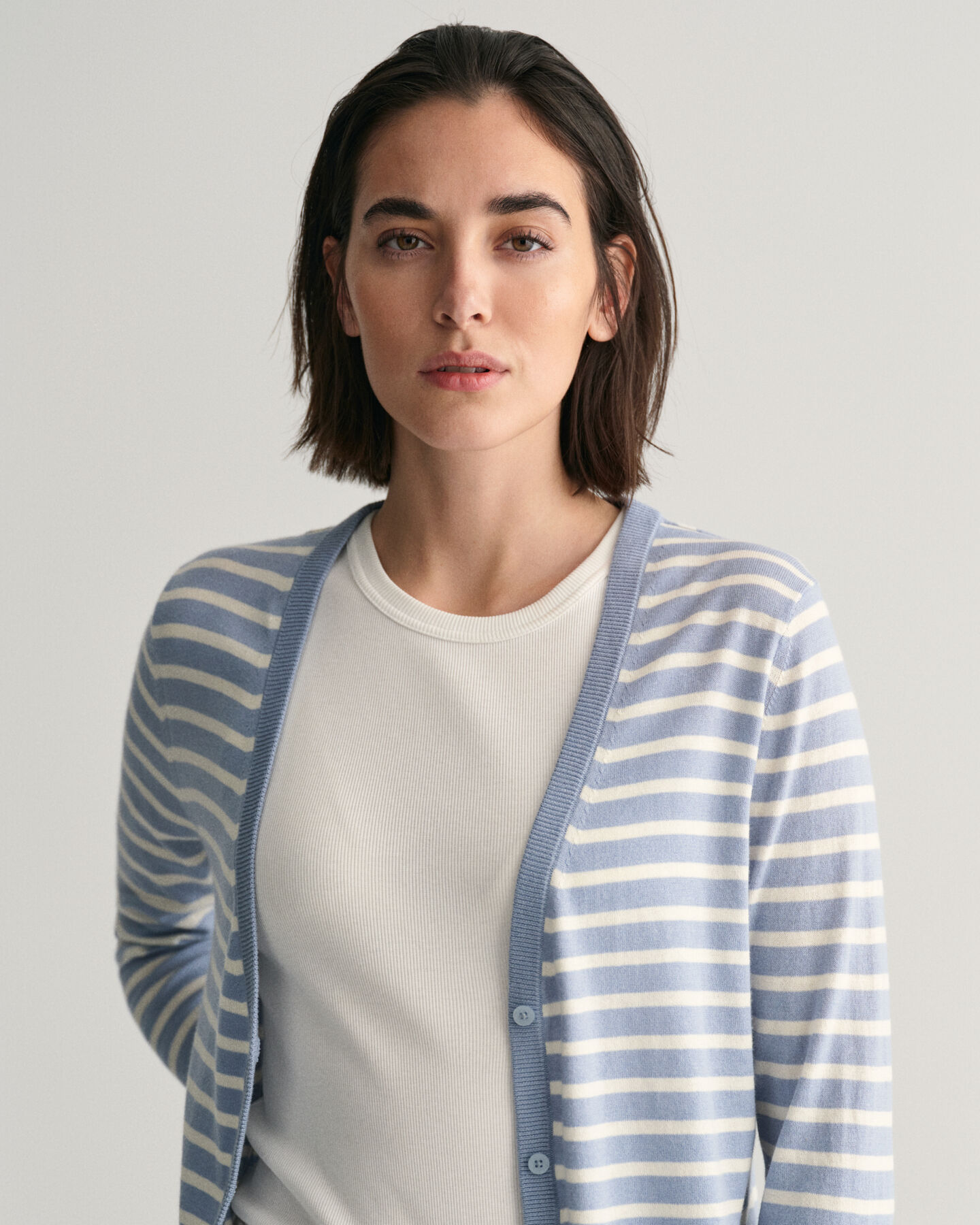 Cardigan en maille fine &agrave; rayures