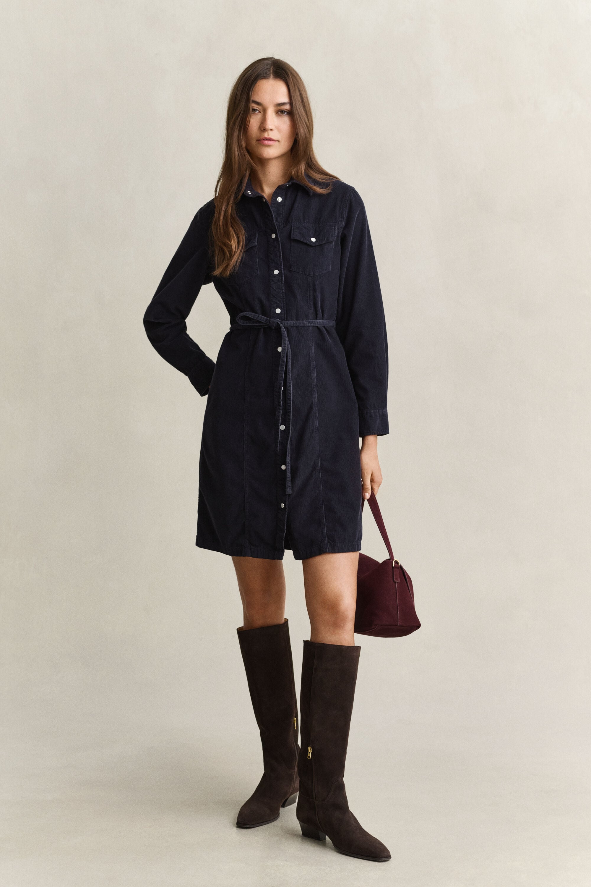 Robe-chemise en velours côtelé avec ceinture