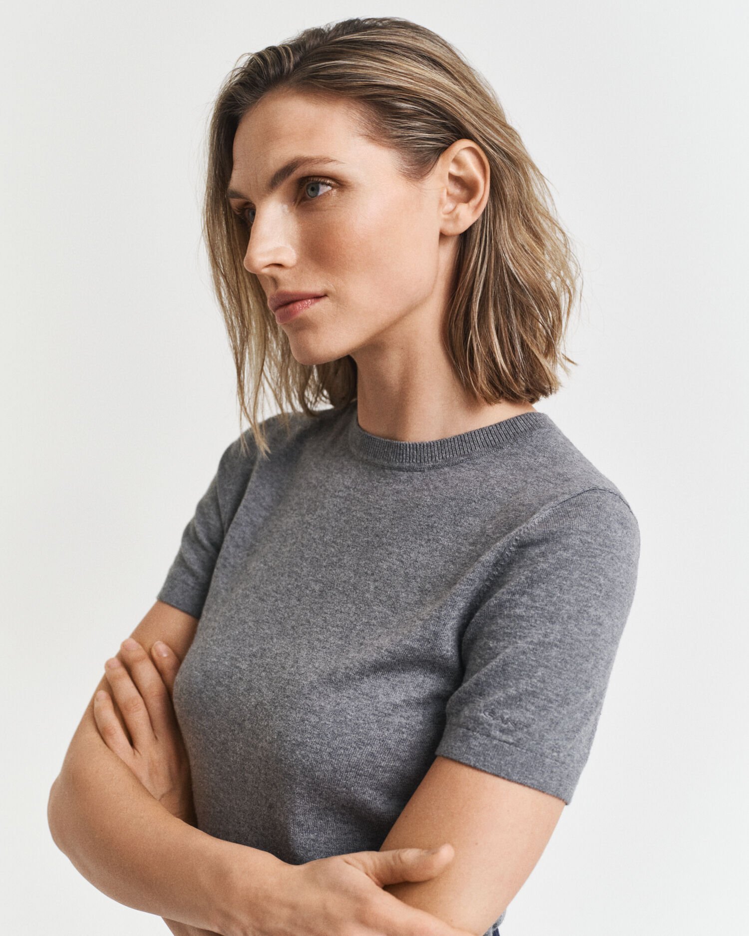 Pull col rond léger à manches courtes