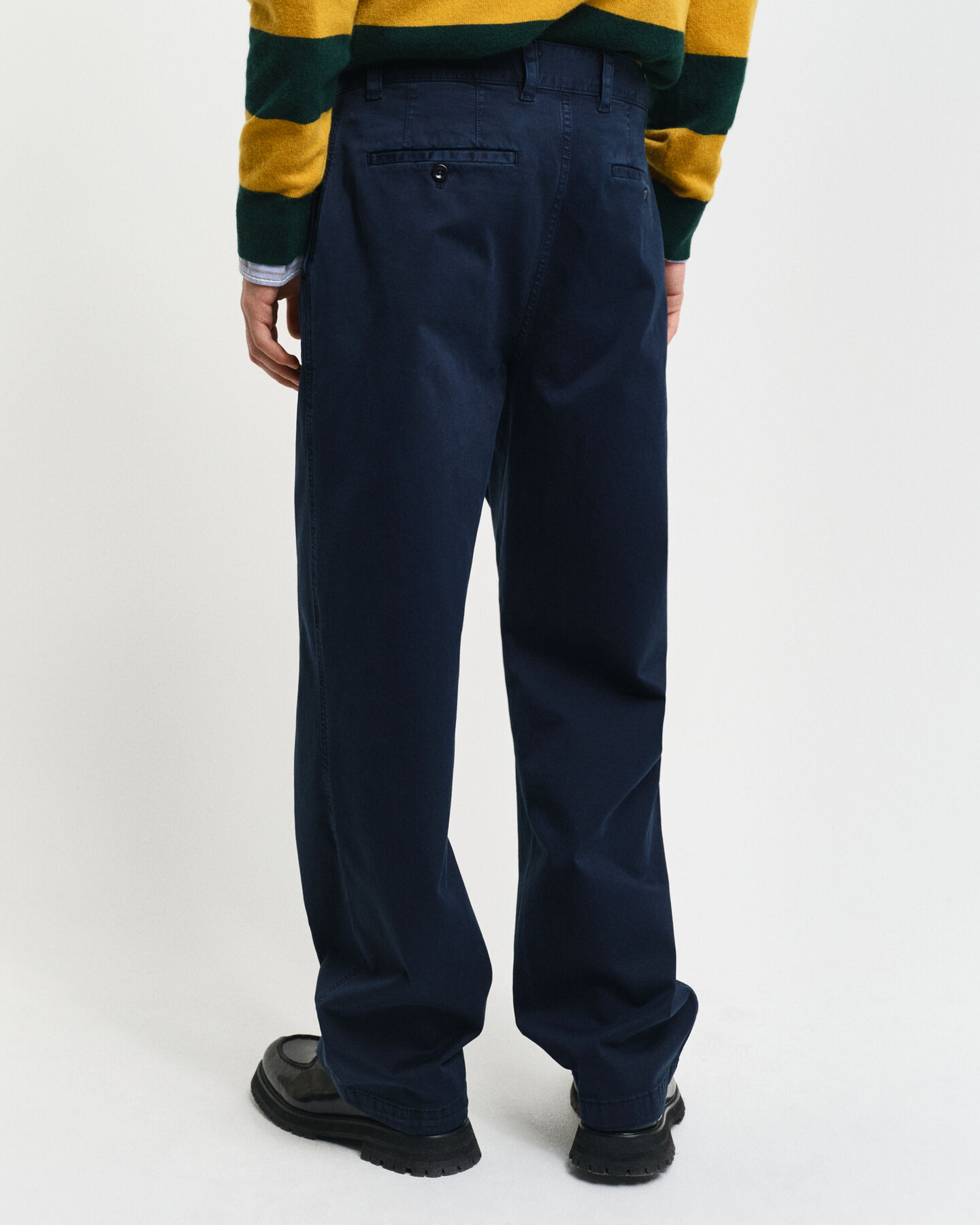 Pantalon chino relaxed fit en serg&eacute; de coton