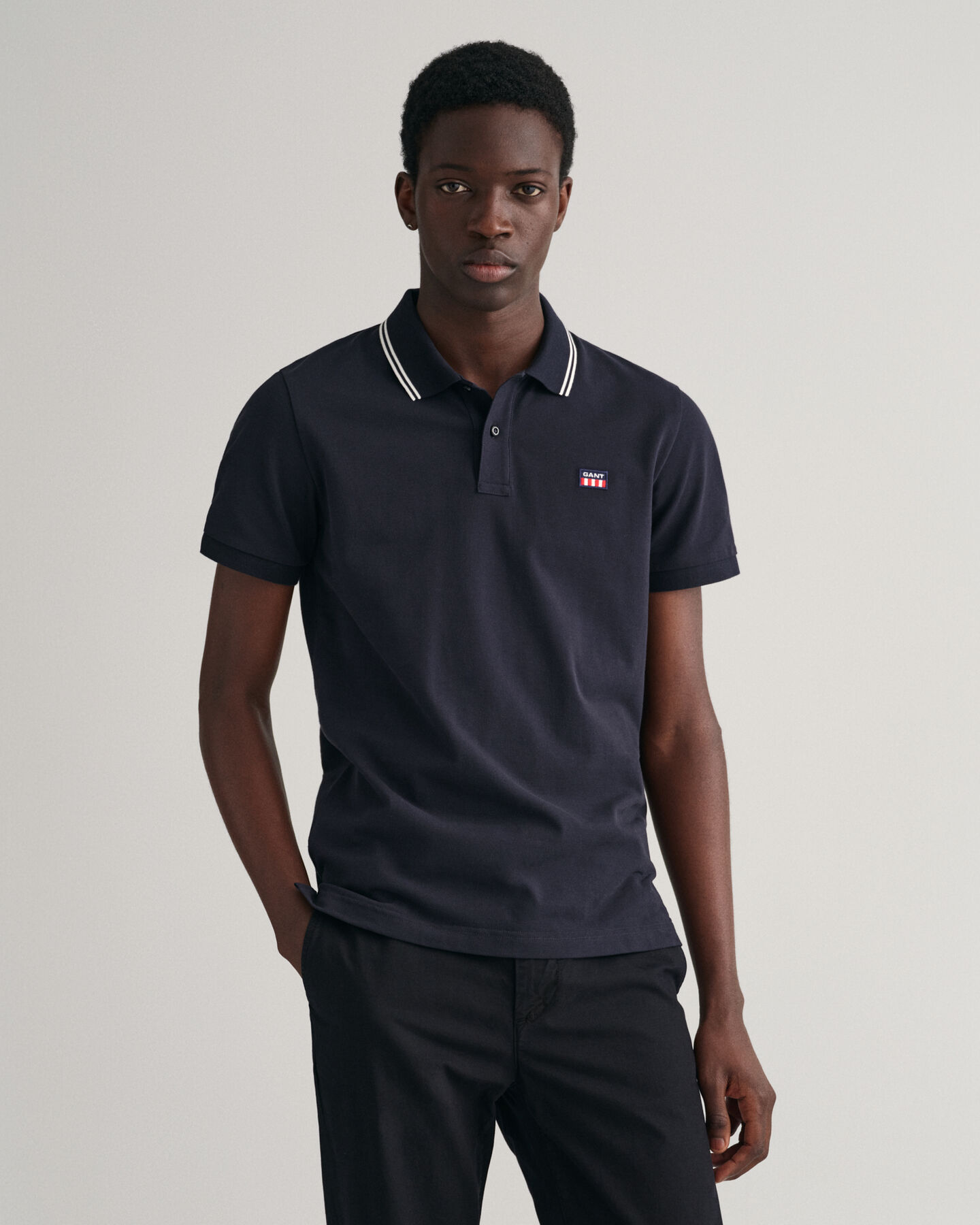 Polo en coton piqu&eacute; avec col &agrave; rayures et liser&eacute; contrast&eacute;