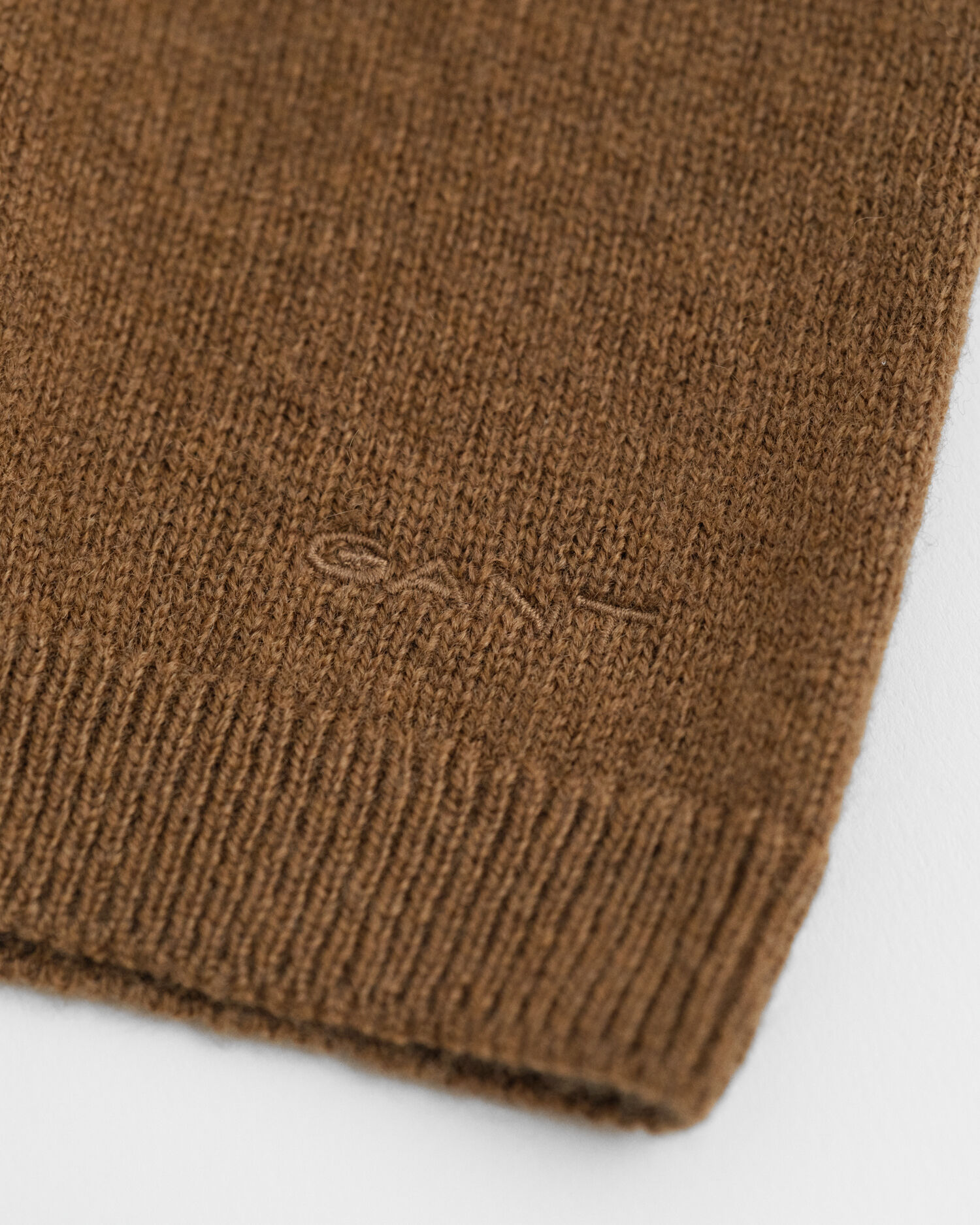 Pull col rond en laine d'agneau ultrafine à manches courtes