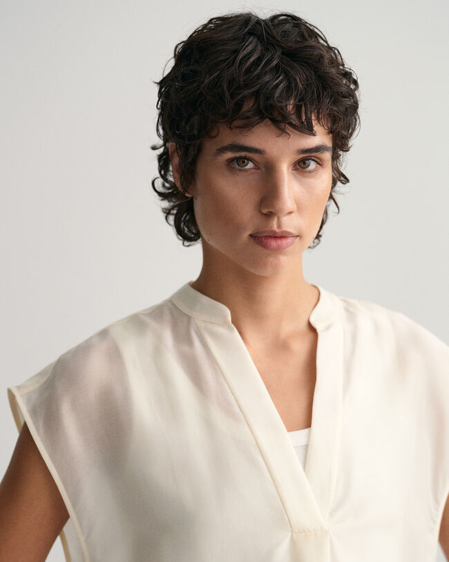 Chemisier à col droit sans manches