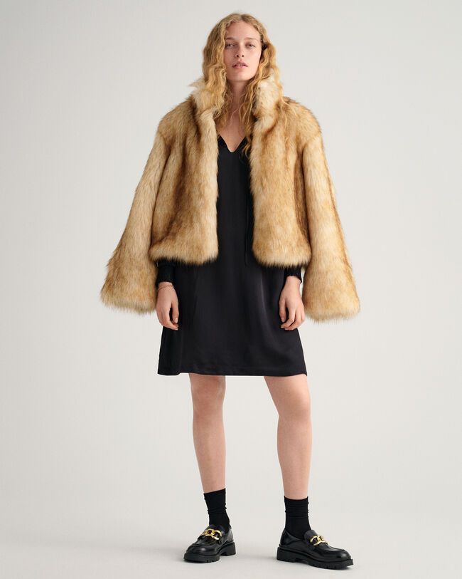 Robe &agrave; col droit