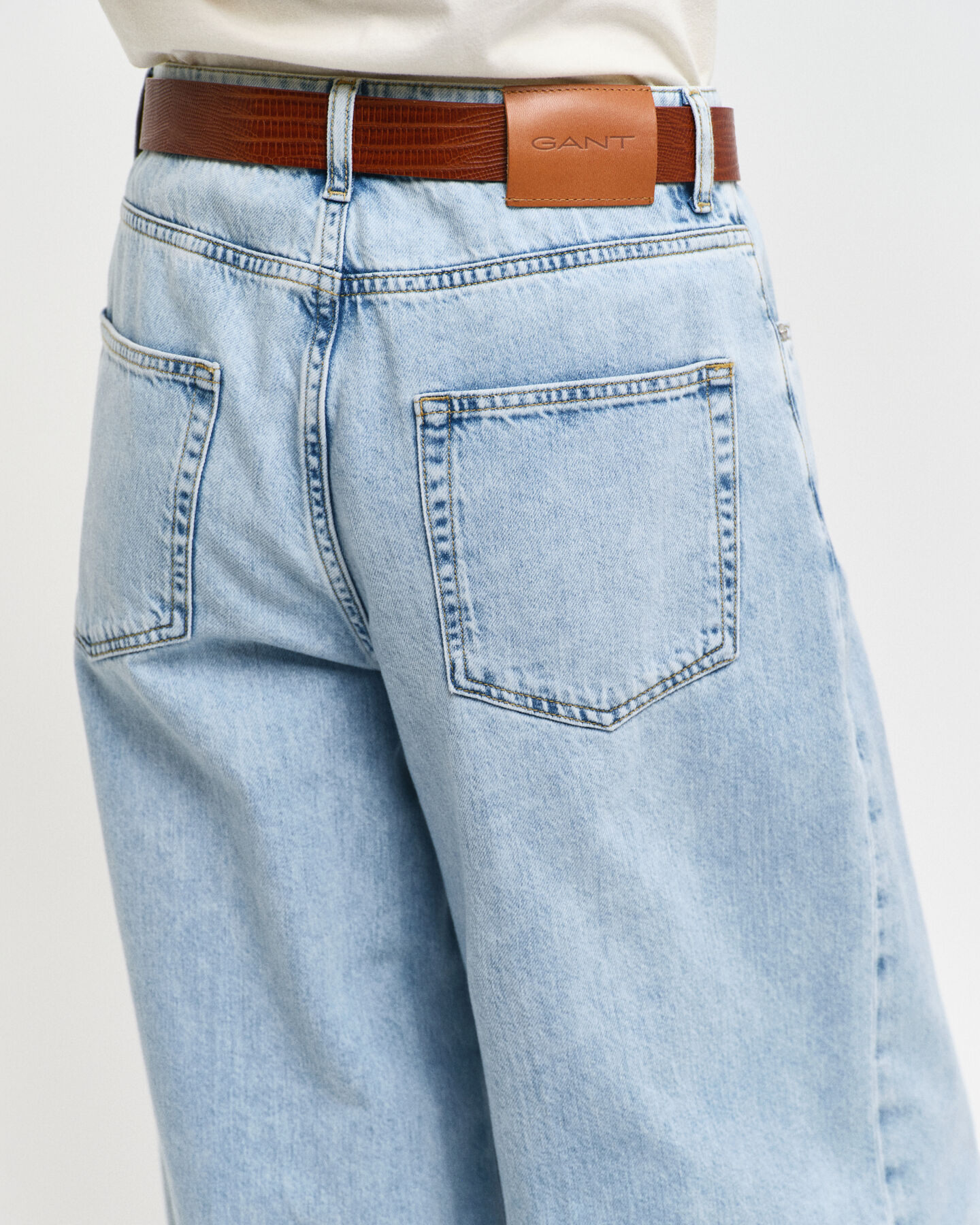 Jean &agrave; jambes larges avec plis