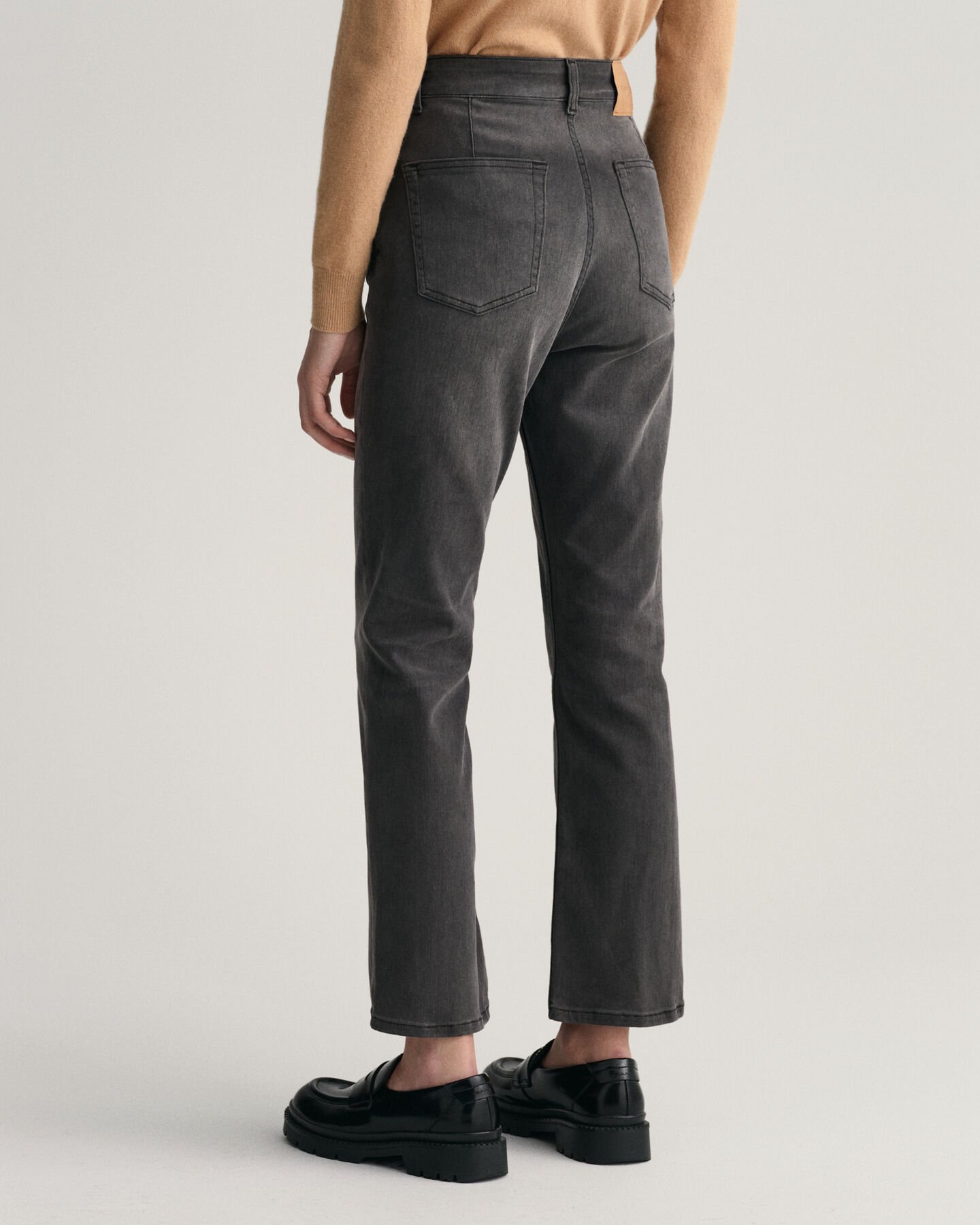 Jean court &eacute;vas&eacute;