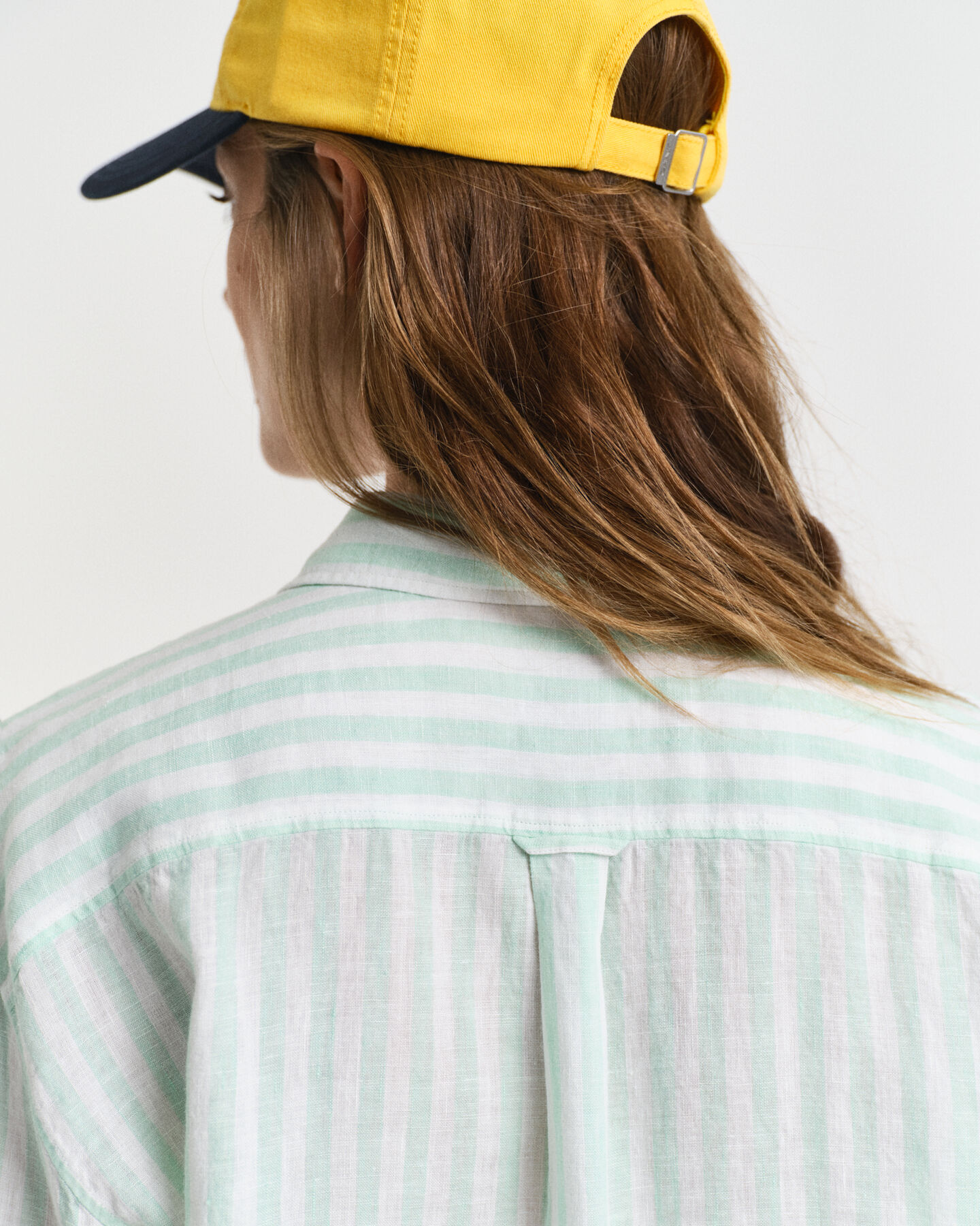 Chemise coupe d&eacute;contract&eacute;e en lin &agrave; rayures