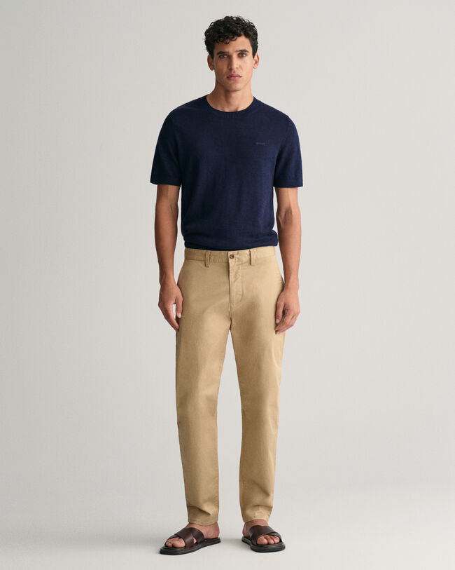 Pantalon chino coupe fuselée en sergé