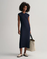 Robe ras du cou en maille c&ocirc;tel&eacute;e sans manches