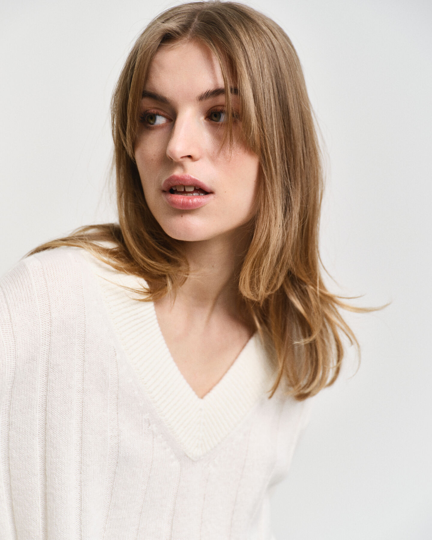 Pull col V en laine à côtes larges