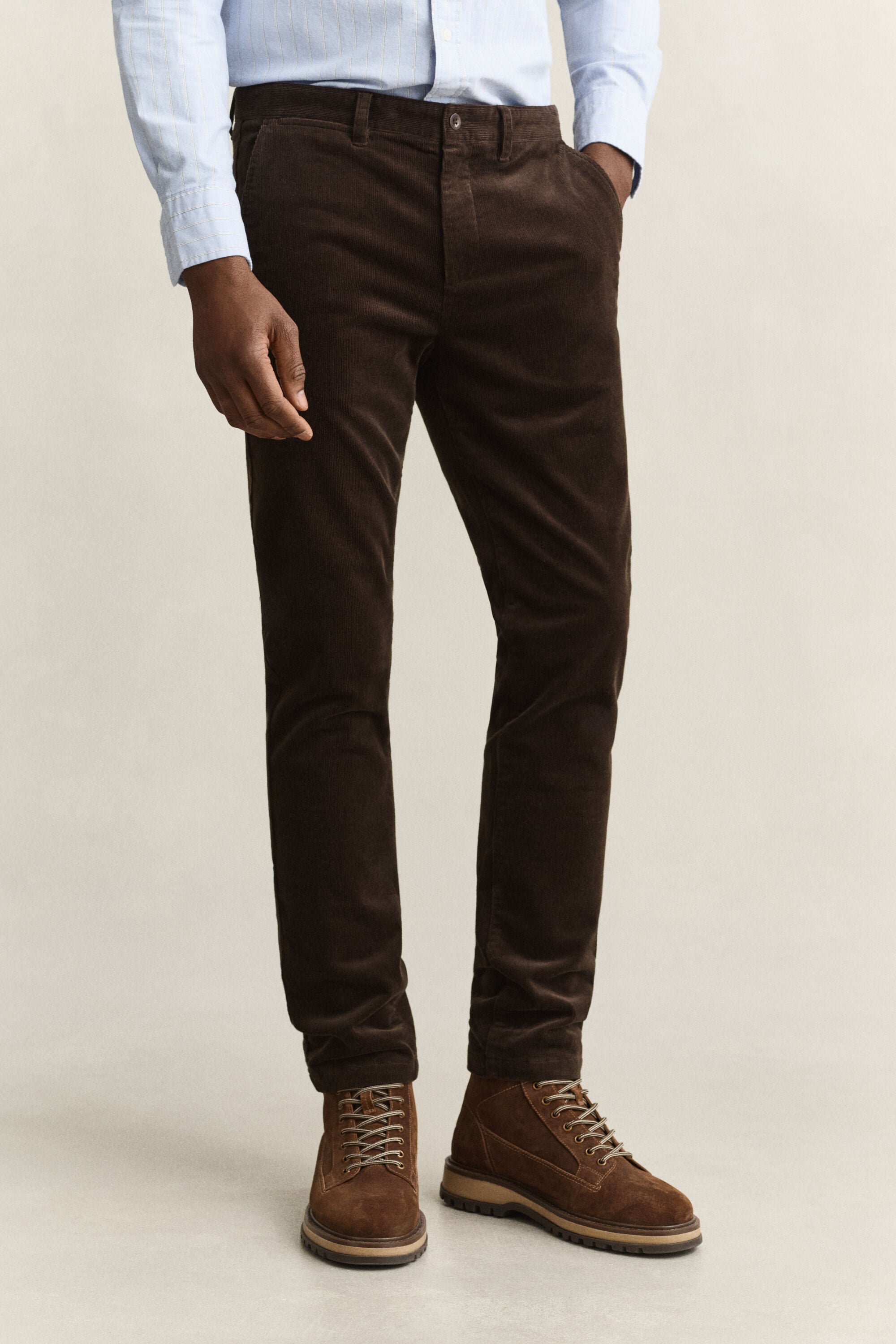 Pantalon chino slim en velours côtelé