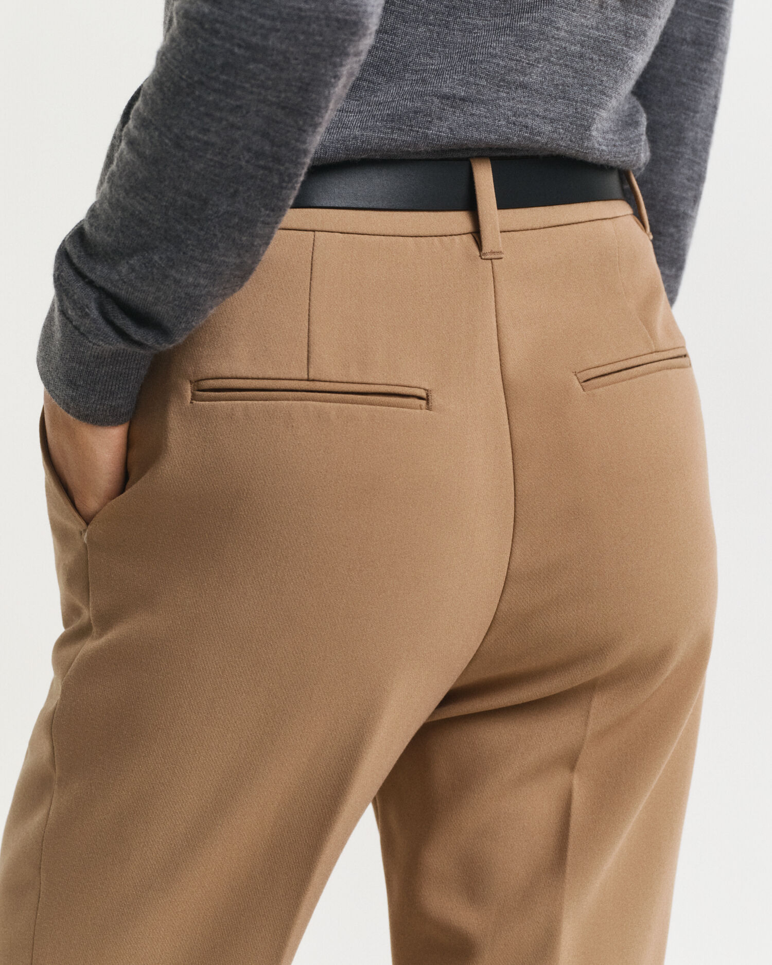 Pantalon coupe slim évasé