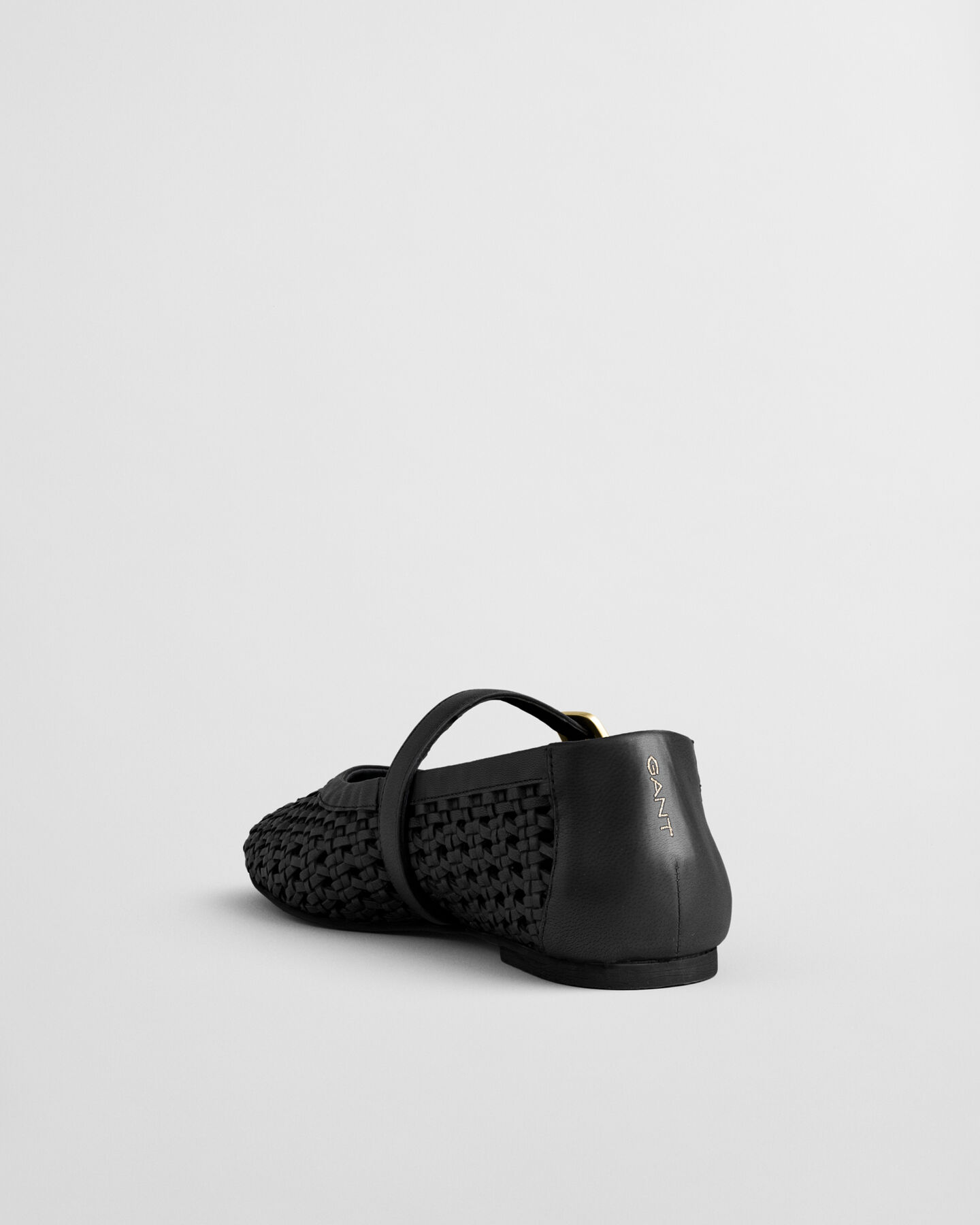 Sandales plates en cuir tress&eacute; Chadii