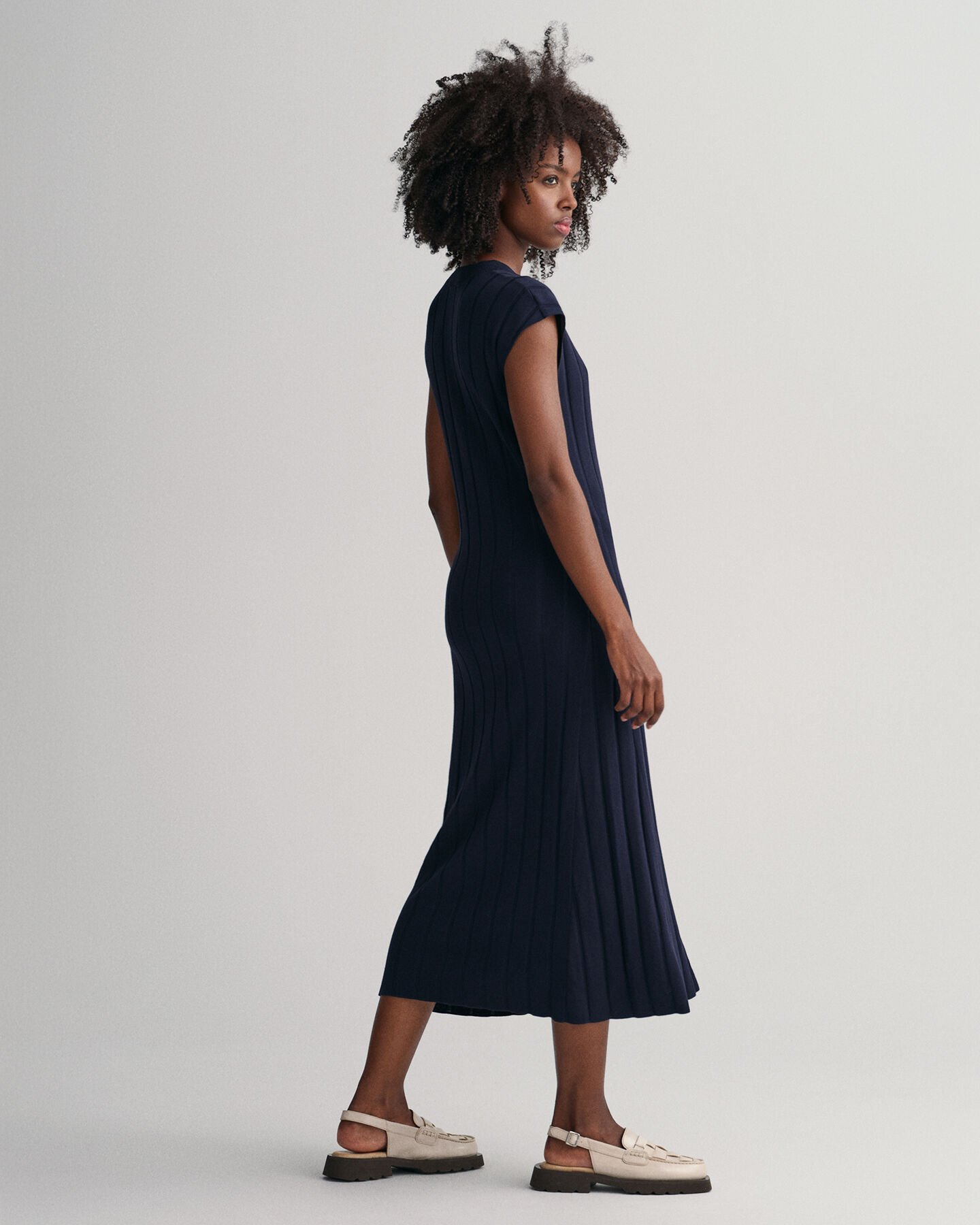 Robe ras du cou en maille c&ocirc;tel&eacute;e sans manches